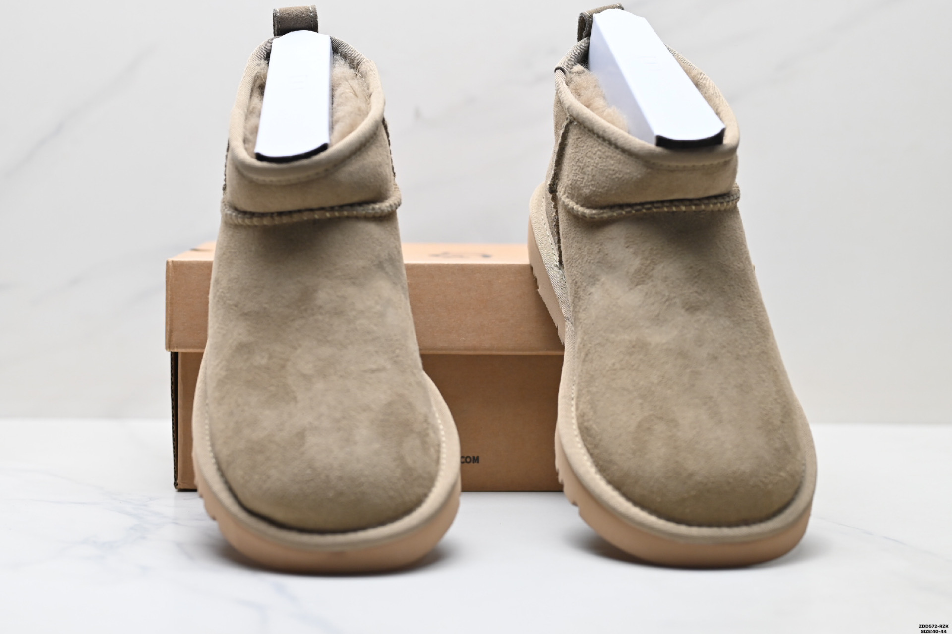 240 UGG CLASSIC ULTRA MINI 舒适柔软时尚 耐磨增高保暖 一脚蹬保暖雪地靴 1137391-Chinese UA Cheap High Quatity Brand Clothes Bags handbags Sneakers wholesale wholesaler seller from China Factory suppliers Fashion Clothing Shoes best Quality Beautiful Price 240 UGG CLASSIC ULTRA MINI 舒适柔软时尚 耐磨增高保暖 一脚蹬保暖雪地靴 1137391