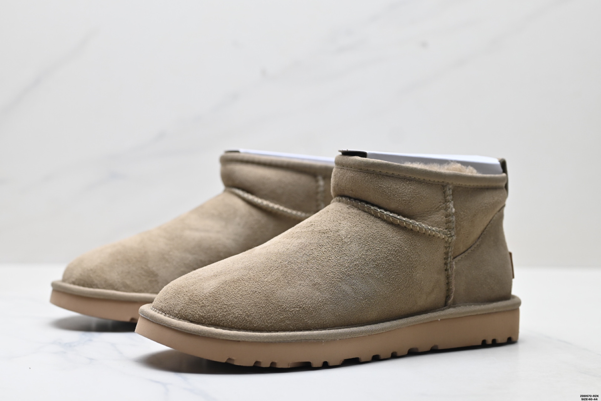 240 UGG CLASSIC ULTRA MINI 舒适柔软时尚 耐磨增高保暖 一脚蹬保暖雪地靴 1137391-Chinese UA Cheap High Quatity Brand Clothes Bags handbags Sneakers wholesale wholesaler seller from China Factory suppliers Fashion Clothing Shoes best Quality Beautiful Price 240 UGG CLASSIC ULTRA MINI 舒适柔软时尚 耐磨增高保暖 一脚蹬保暖雪地靴 1137391