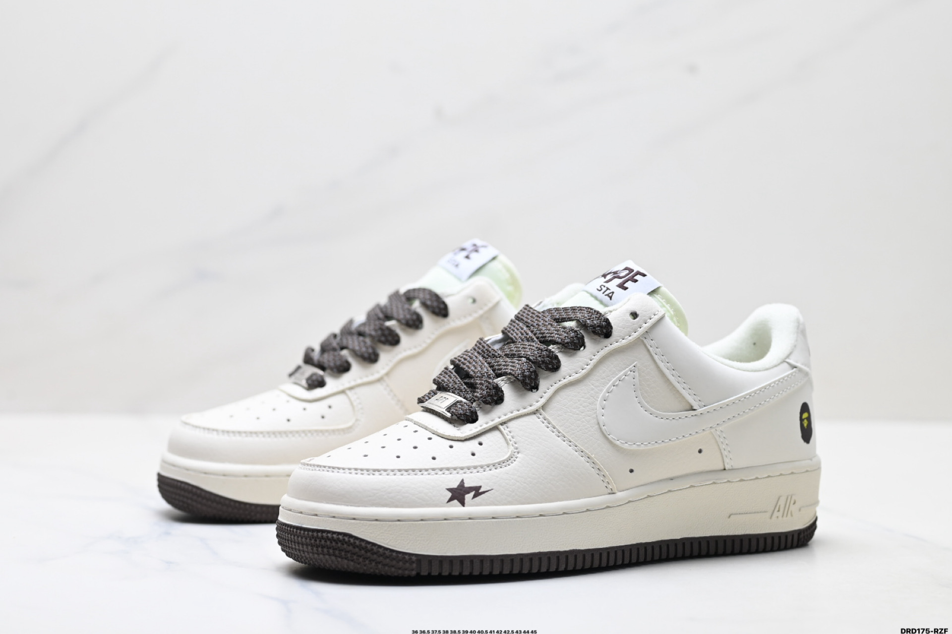 特价‼️💰110
公司级✅NIKE AIR FORCE 1‘07
原楦头原纸板 打造纯正低帮空军版型
专注外贸渠道 全掌内置蜂窝气垫 
原盒配件 原厂中底钢印、拉帮完美
货号:YZ8115-003
Size:36 36.5 37.5 38 38.5 39 40 40.5 41 42 42.5 43 44 45
ID:DRD175-RZF