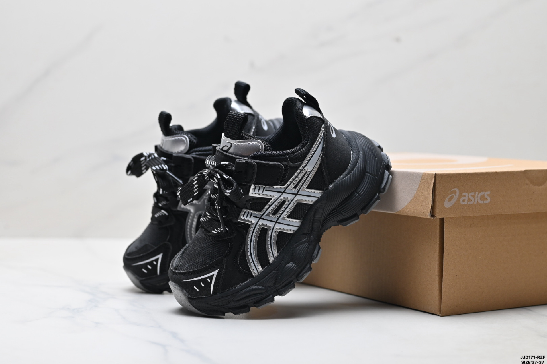 140 童鞋Asics 亚瑟士 透气运动鞋 网眼鞋面 配合部分合成革材质 采用全新AHAR+橡胶材质 更加耐磨 1201A789-001-Chinese UA Cheap High Quatity Brand Clothes Bags handbags Sneakers wholesale wholesaler seller from China Factory suppliers Fashion Clothing Shoes best Quality Beautiful Price 140 童鞋Asics 亚瑟士 透气运动鞋 网眼鞋面 配合部分合成革材质 采用全新AHAR+橡胶材质 更加耐磨 1201A789-001