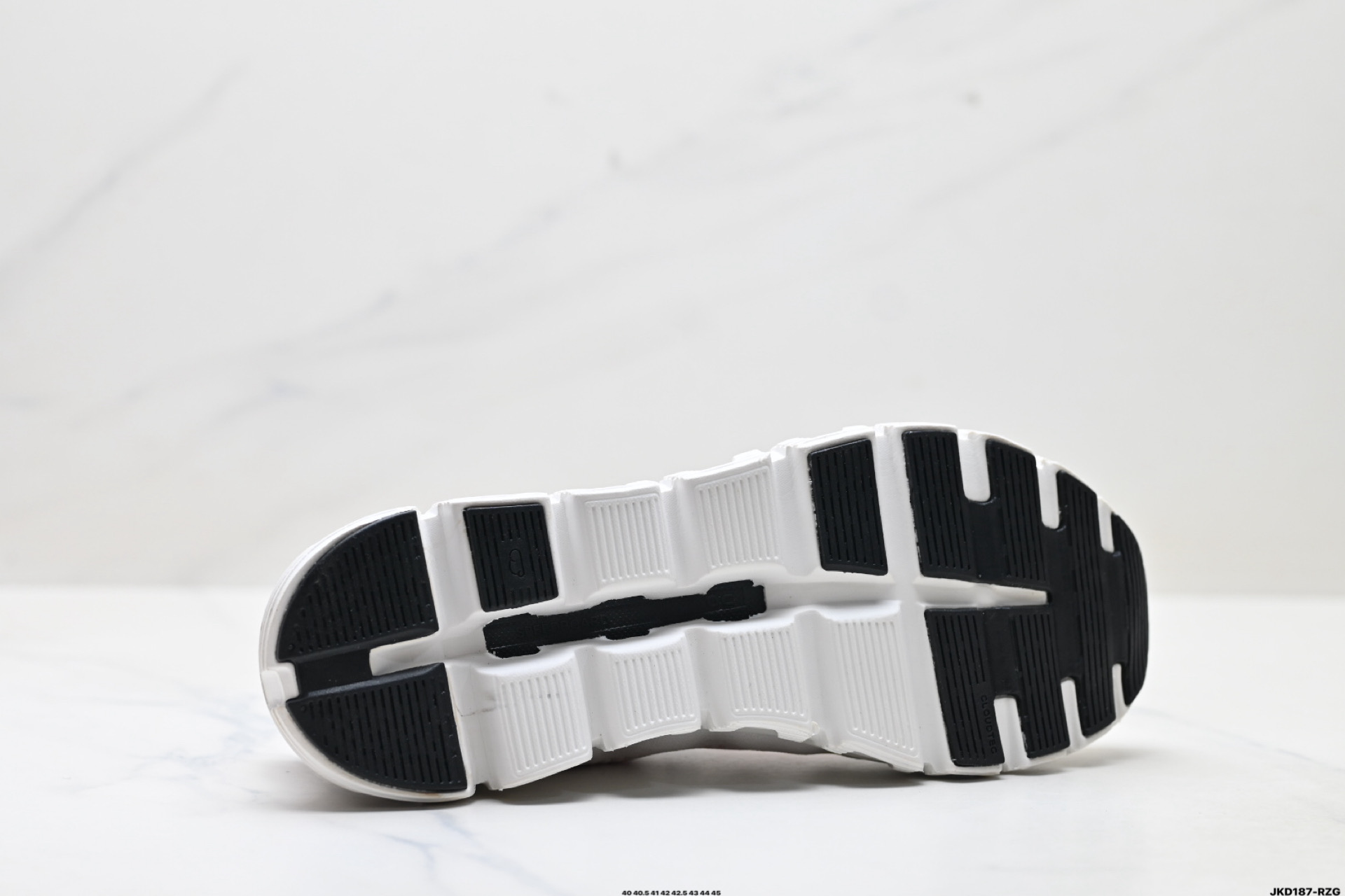 170 On昂跑 Cloud 6 Push 轻量运动休闲鞋 轻量透气的工程网格结合环保人造麂皮