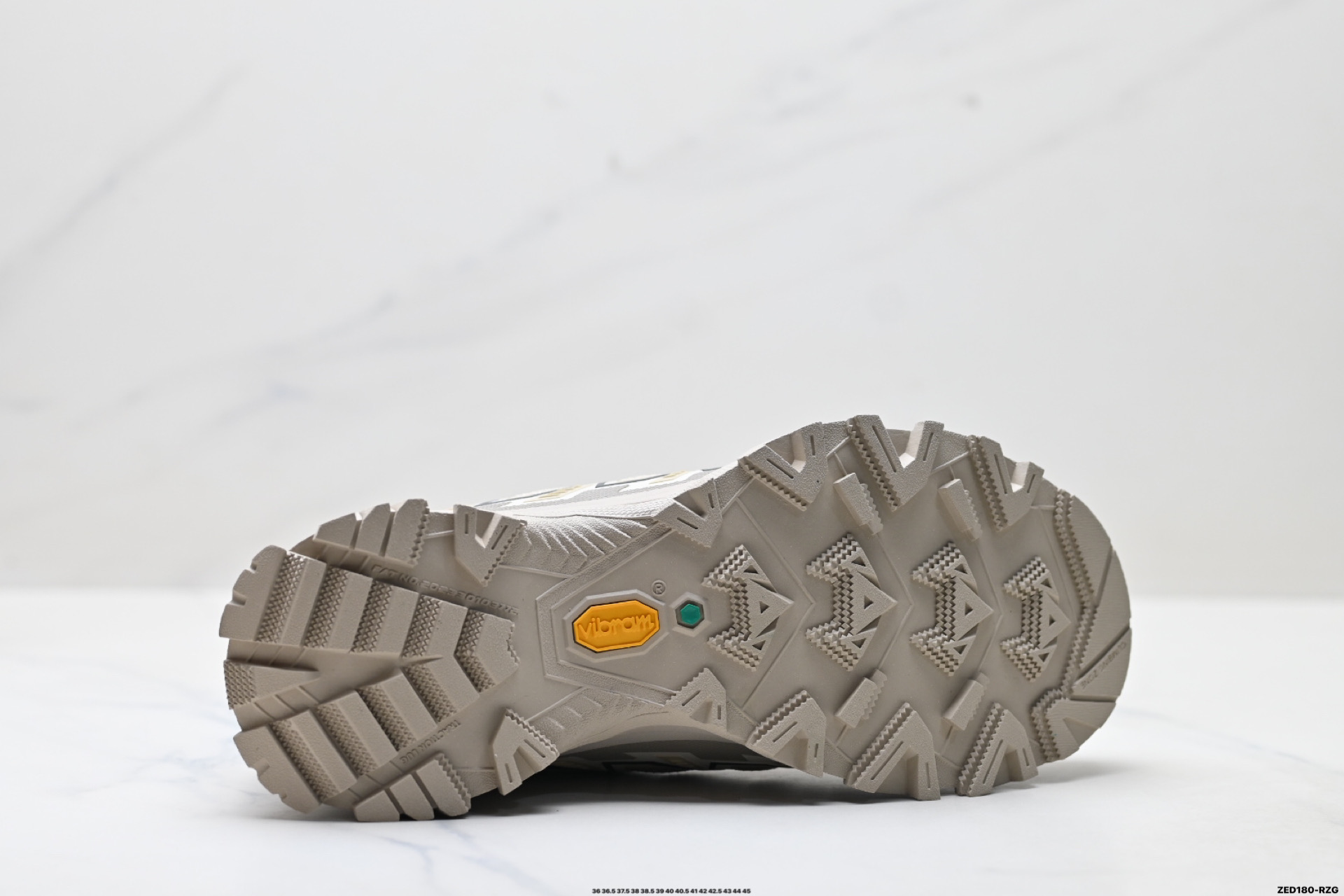 270 凯乐石KAILAS 远征5 FLT 舒适简约经典登山 防滑耐磨防水 低帮 徒步鞋 KS251