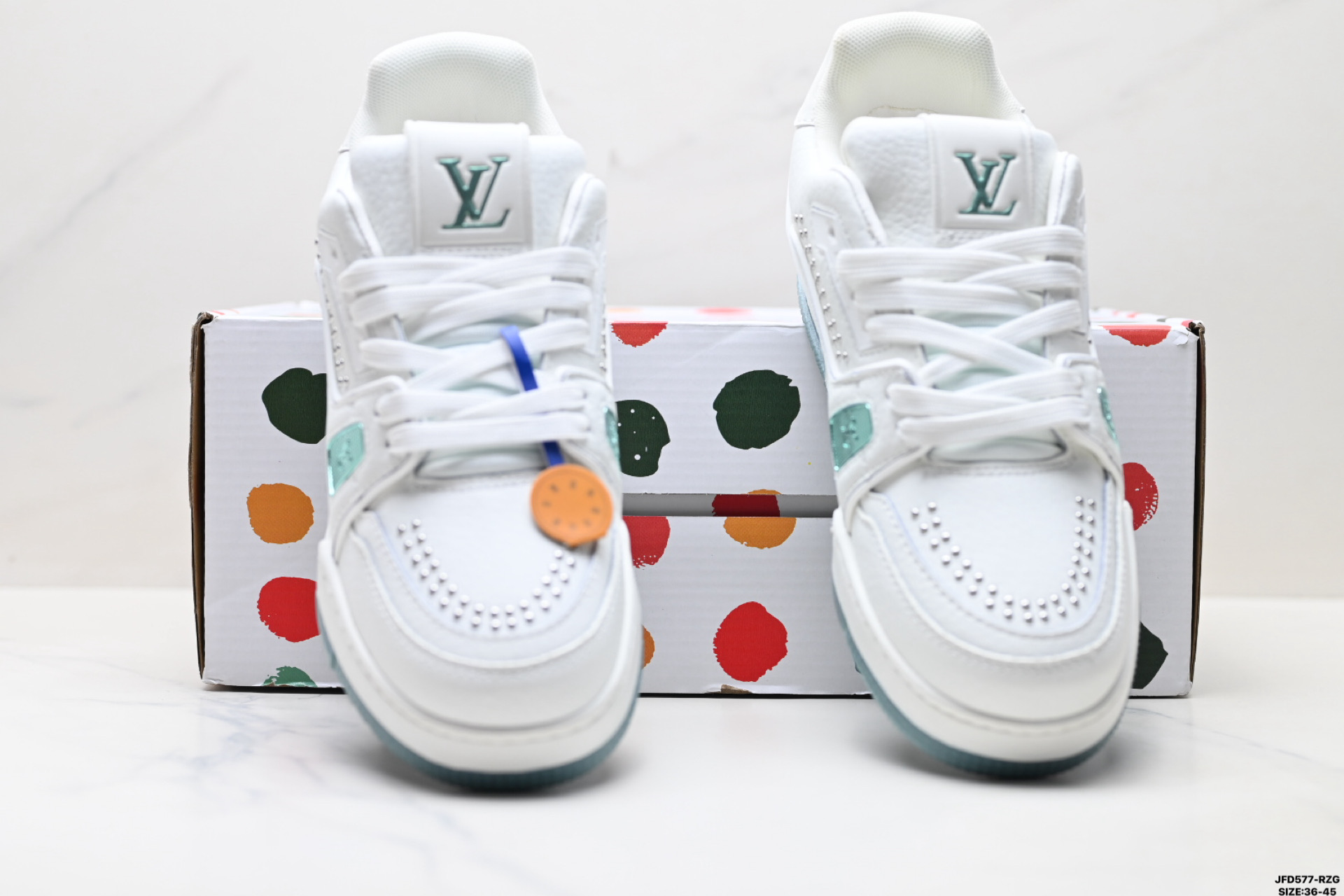 Louis Vuitton Trainer Sneaker Low: Elegancia y Comodidad en Cada Paso 8 i1758816372120 4714 0 6