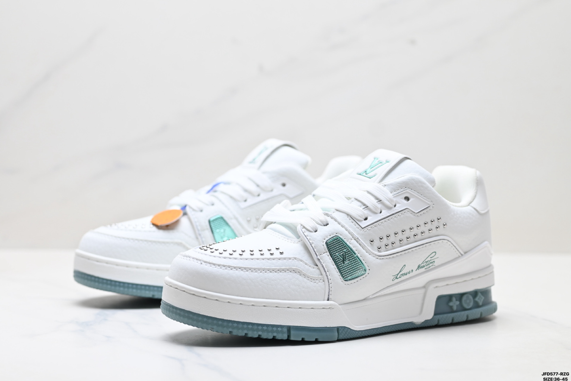 Louis Vuitton Trainer Sneaker Low: Elegancia y Comodidad en Cada Paso 5 i1758816372120 7076 0 3