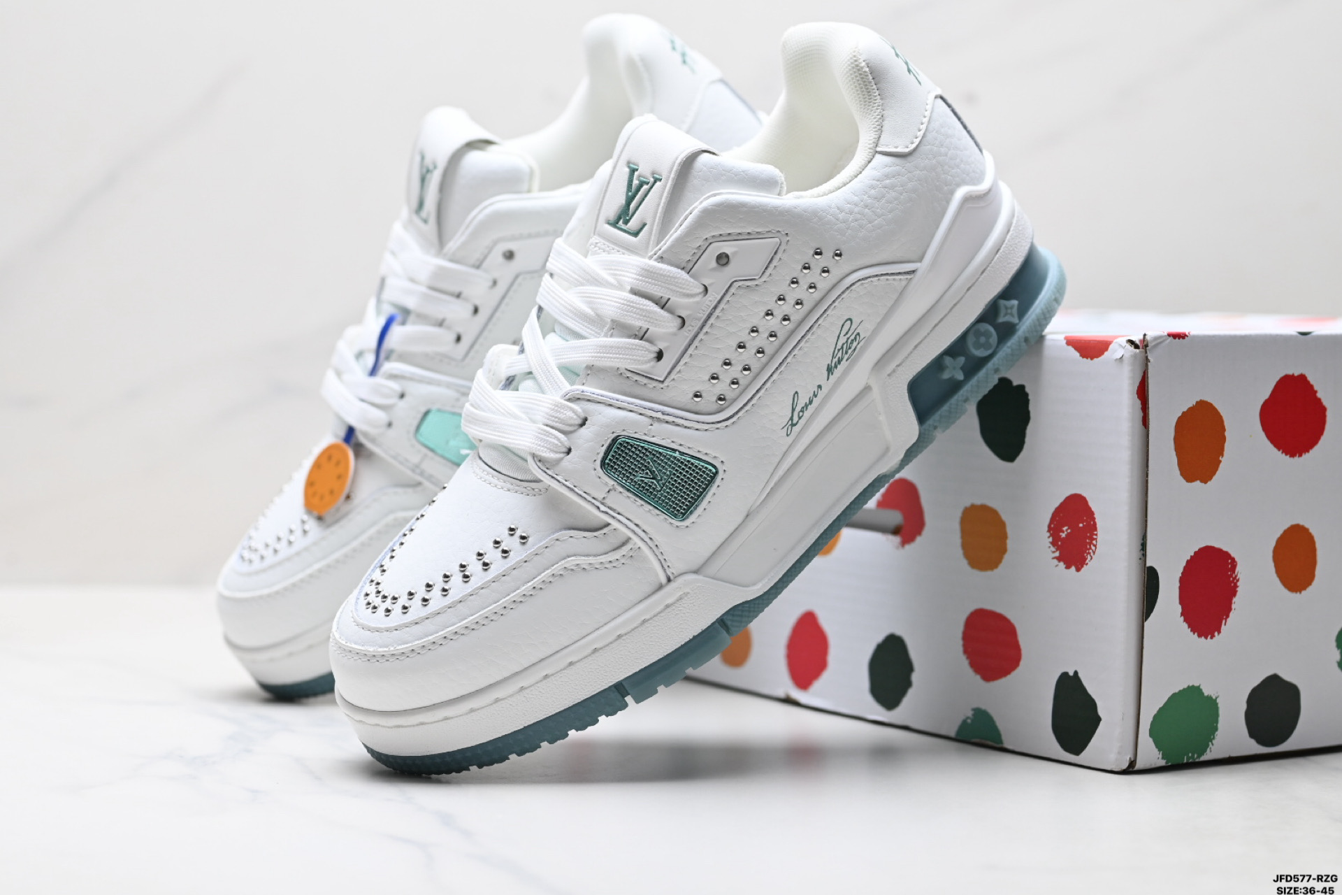 Louis Vuitton Trainer Sneaker Low: Elegancia y Comodidad en Cada Paso 9 i1758816372121 2193 0 7