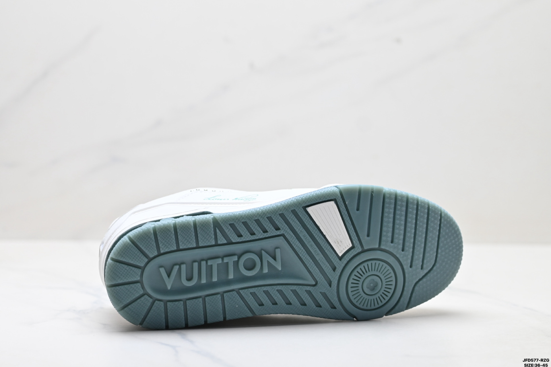 Louis Vuitton Trainer Sneaker Low: Elegancia y Comodidad en Cada Paso 10 i1758816372966 1123 0 8