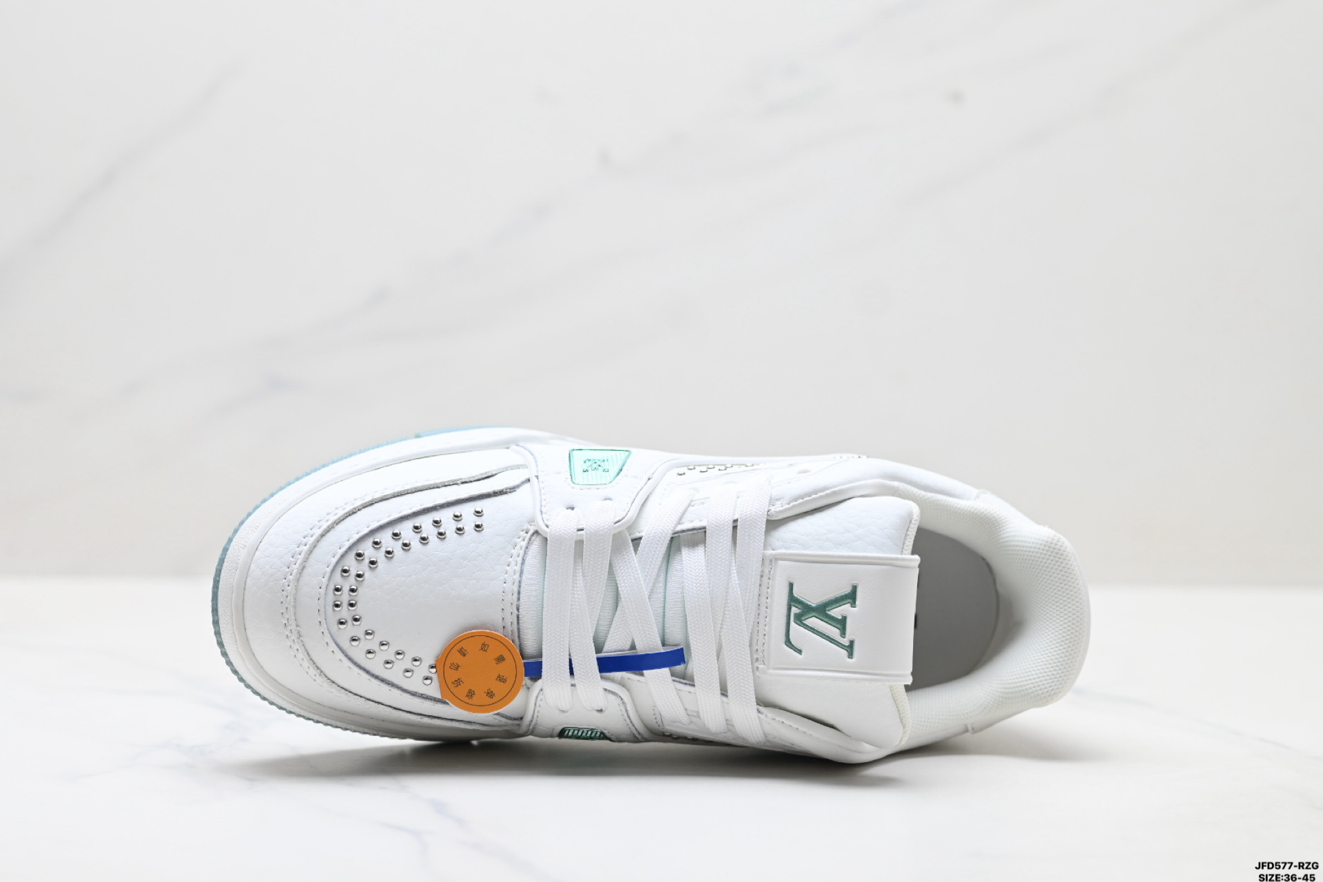 Louis Vuitton Trainer Sneaker Low: Elegancia y Comodidad en Cada Paso 3 i1758816372970 4284 0 1