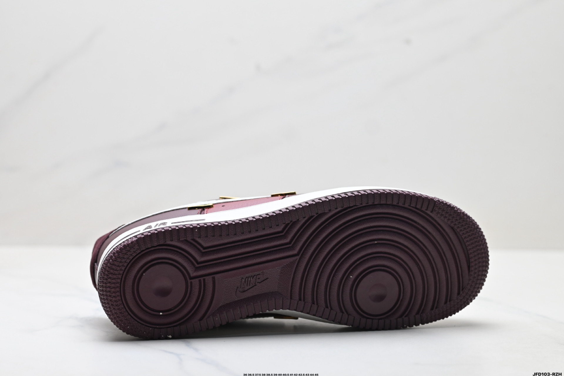 180 NIKE AIR FORCE 1‘07 LV8 IR0485-611