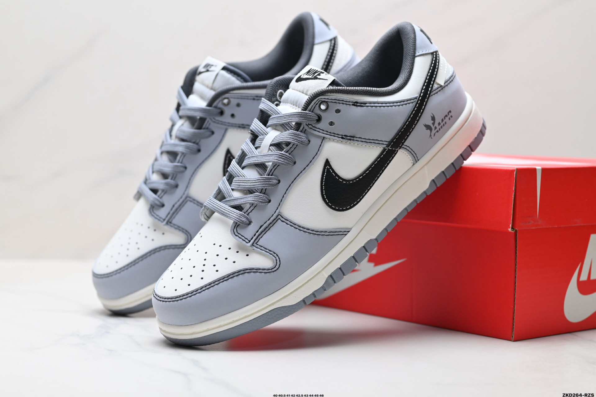 280 Nike Dunk Low Retro ‘DIY高端定制’耐克 低帮休闲运动板鞋 BB0528-109-Chinese UA Cheap High Quatity Brand Clothes Bags handbags Sneakers wholesale wholesaler seller from China Factory suppliers Fashion Clothing Shoes best Quality Beautiful Price 280 Nike Dunk Low Retro ‘DIY高端定制’耐克 低帮休闲运动板鞋 BB0528-109