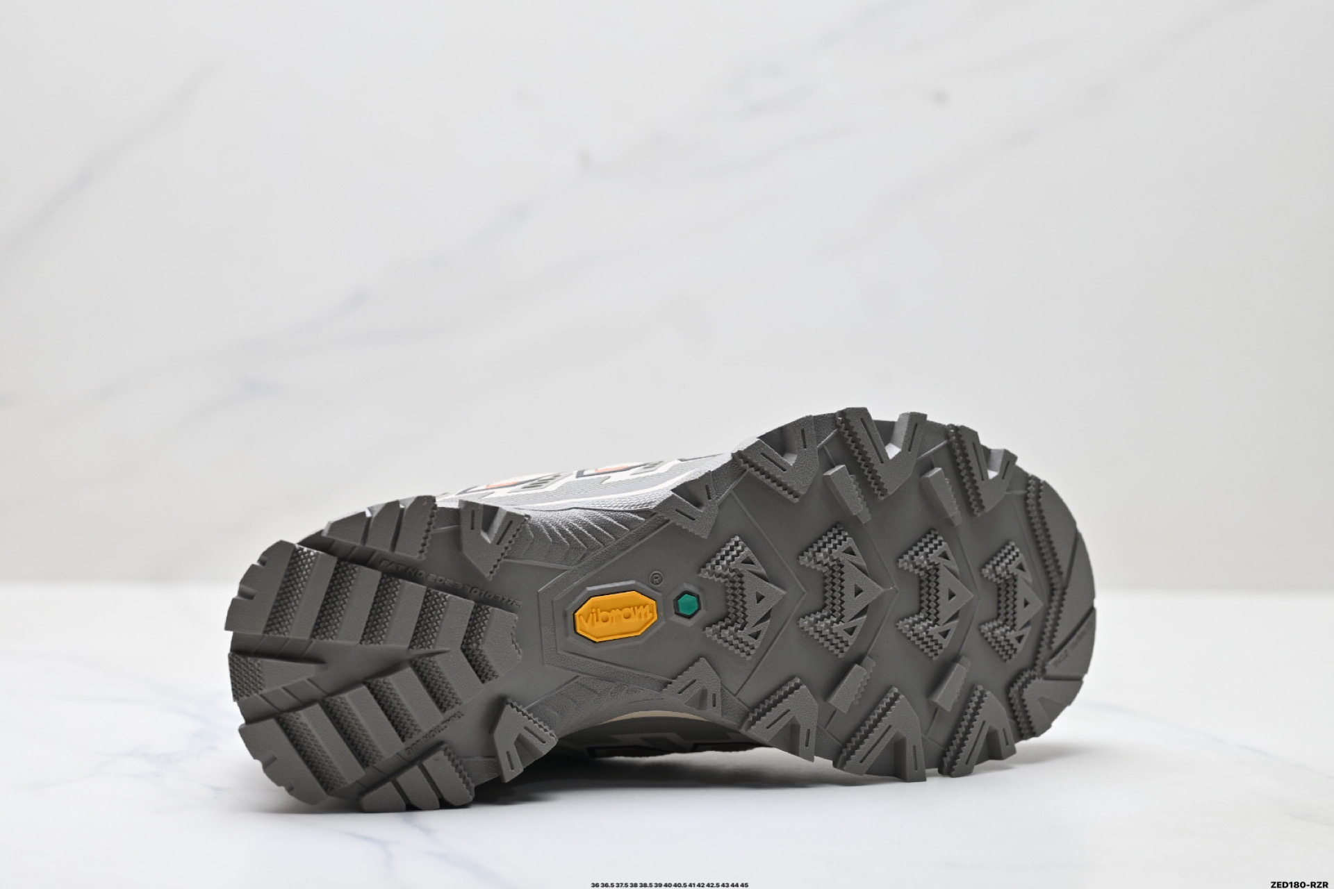 270 凯乐石KAILAS 远征5 FLT 舒适简约经典登山 防滑耐磨防水 低帮 徒步鞋 KS251