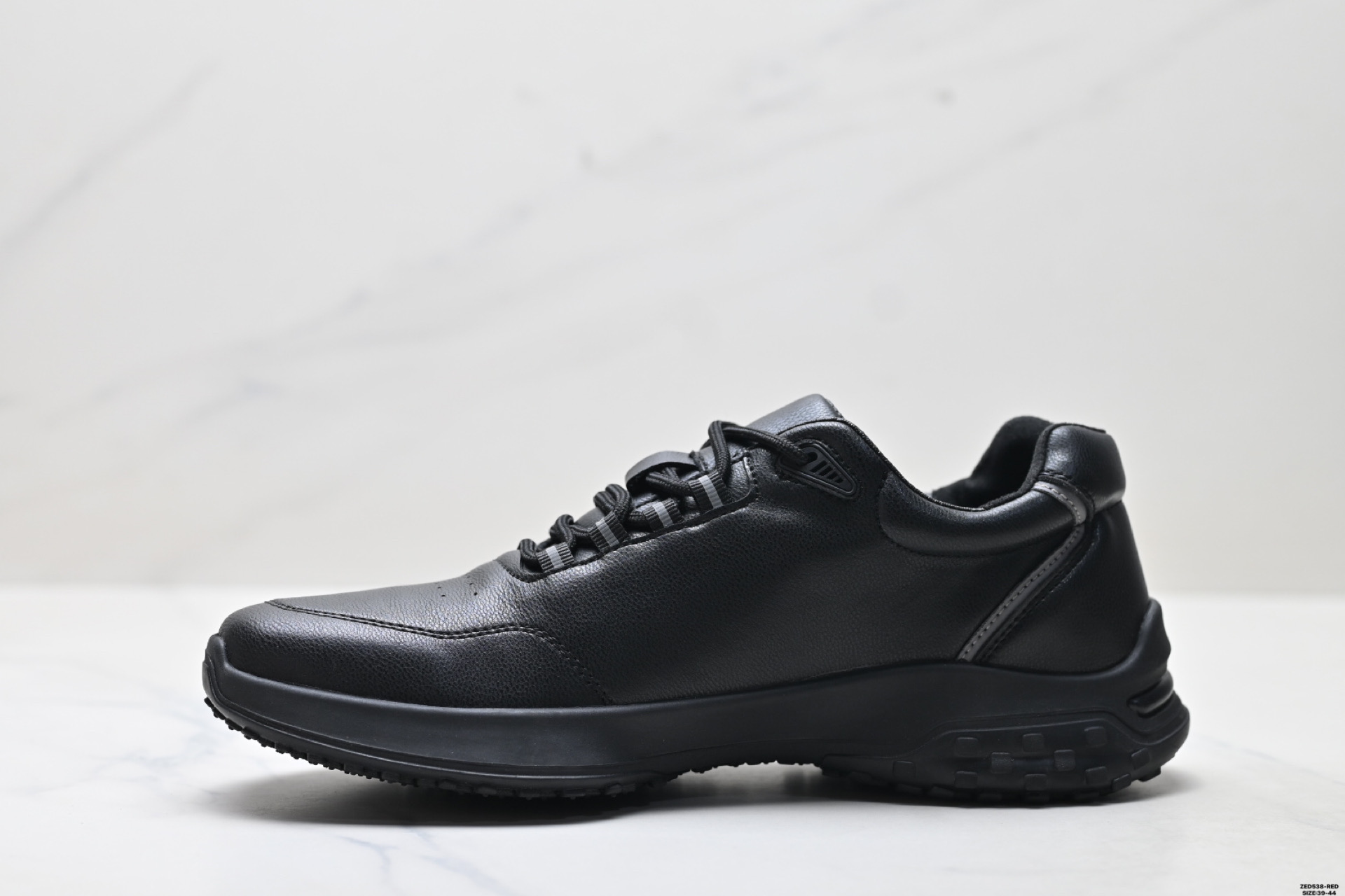 ecco男鞋2025新款秋季舒适真皮运动皮鞋防滑软底低帮工作休闲鞋