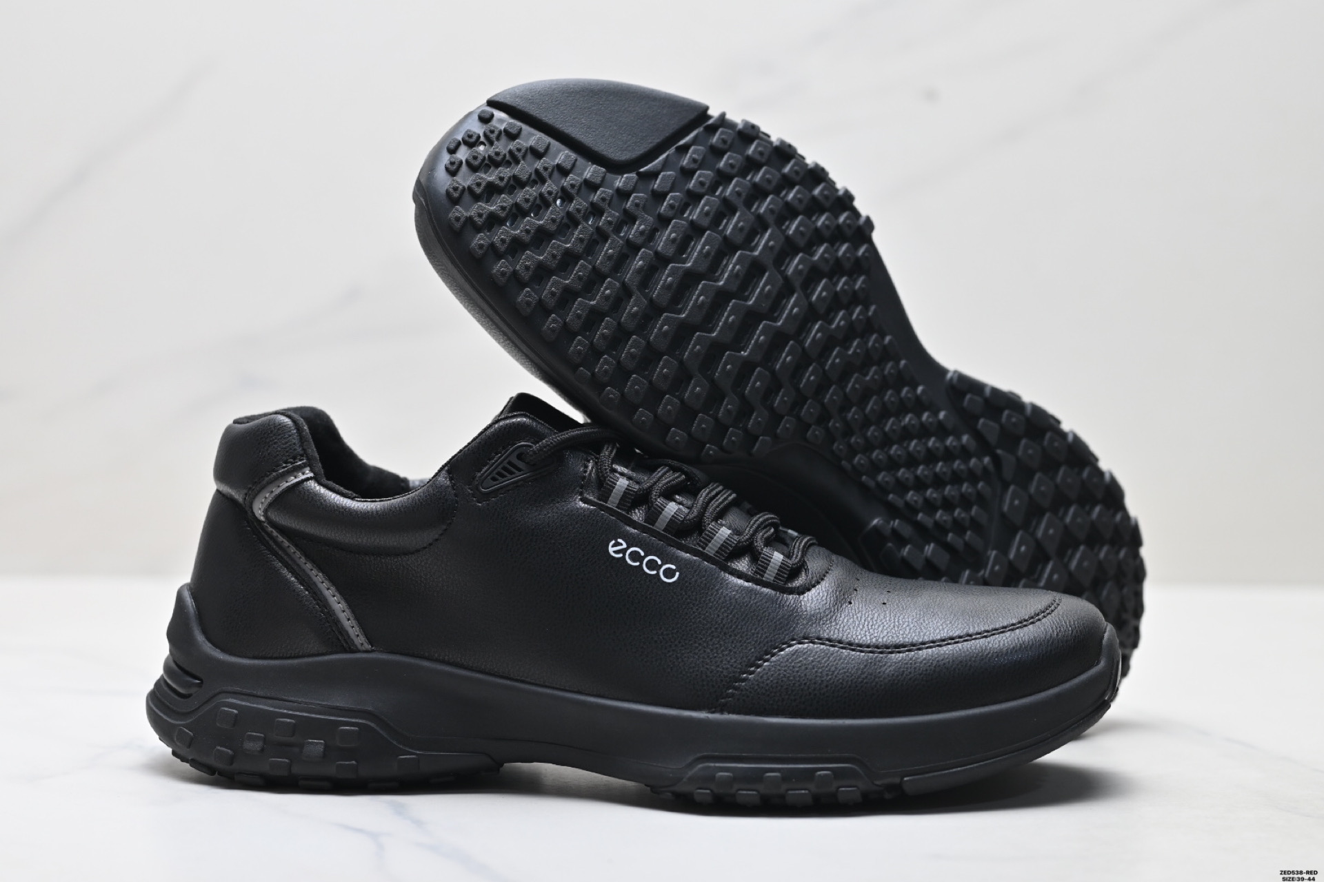 ecco男鞋2025新款秋季舒适真皮运动皮鞋防滑软底低帮工作休闲鞋