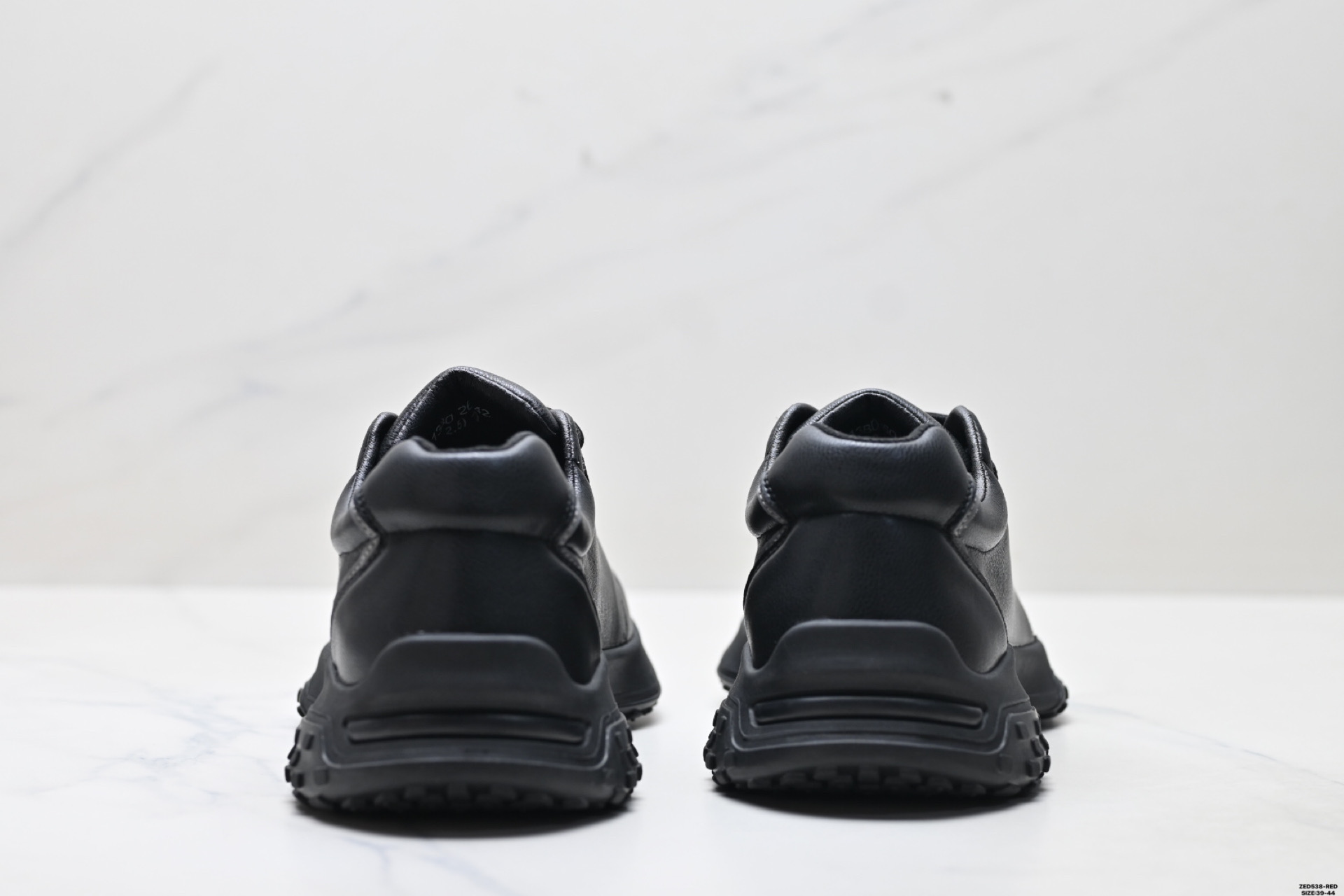 ecco男鞋2025新款秋季舒适真皮运动皮鞋防滑软底低帮工作休闲鞋