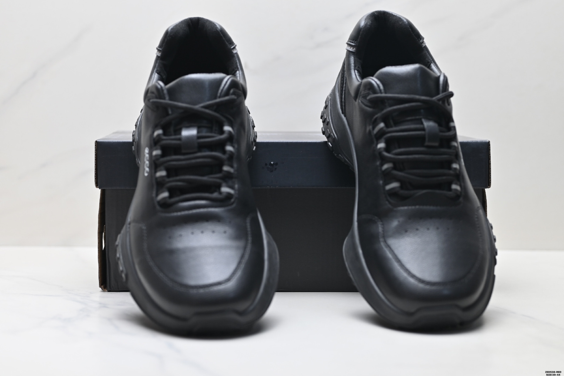 ecco男鞋2025新款秋季舒适真皮运动皮鞋防滑软底低帮工作休闲鞋