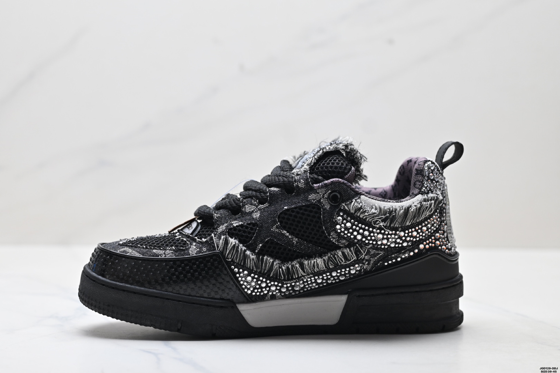 Louis Vuitton Trainer Sneaker: Lujo y Comodidad en Cada Paso 4 i1759245394552 2478 0 2