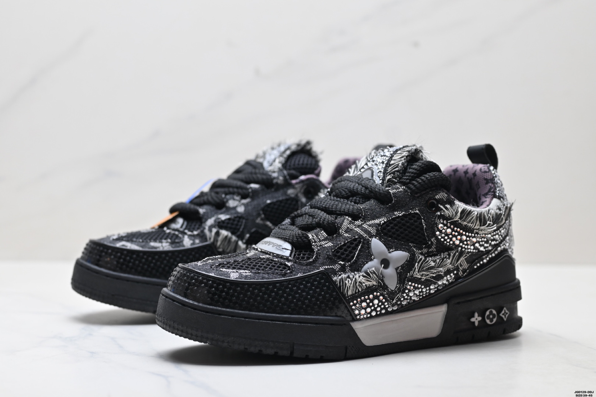 Louis Vuitton Trainer Sneaker: Lujo y Comodidad en Cada Paso 5 i1759245394552 7654 0 3