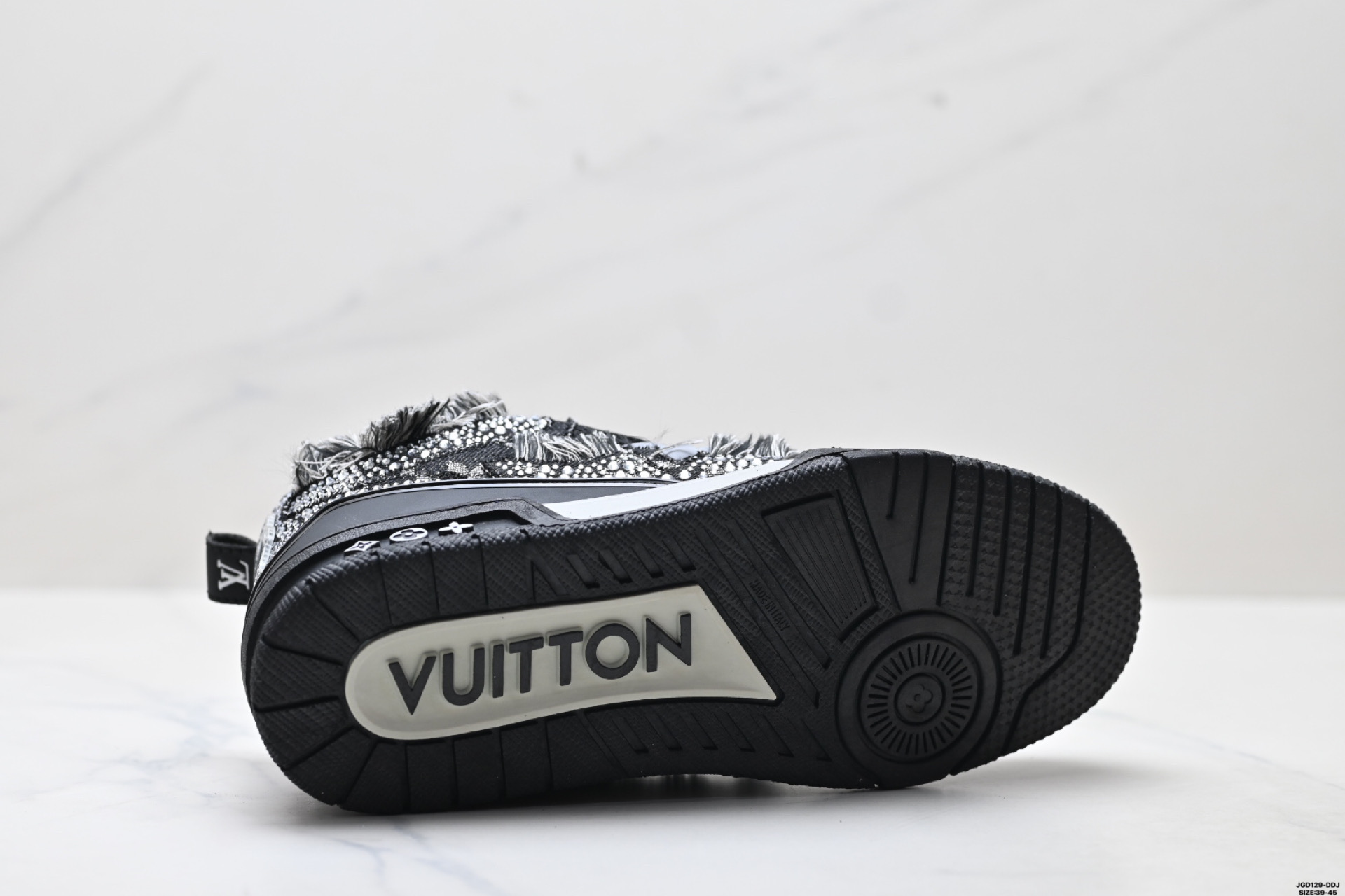 Louis Vuitton Trainer Sneaker: Lujo y Comodidad en Cada Paso 10 i1759245394552 9262 0 8