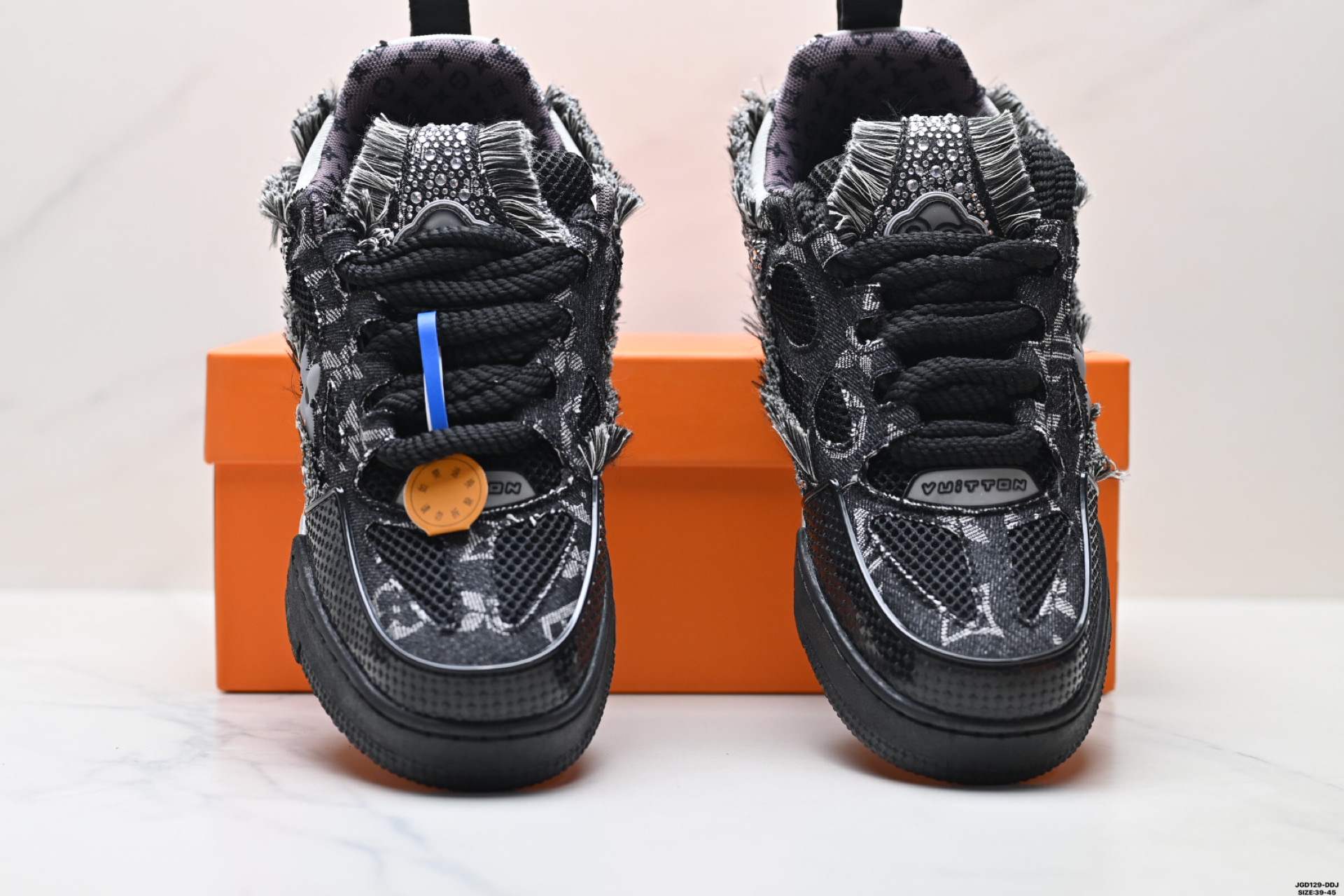 Louis Vuitton Trainer Sneaker: Lujo y Comodidad en Cada Paso 8 i1759245394553 3419 0 6