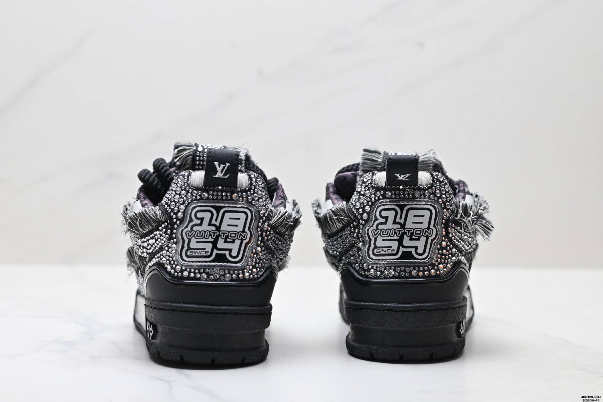 Louis Vuitton Trainer Sneaker: Lujo y Comodidad en Cada Paso 7 i1759245395440 534 0 5