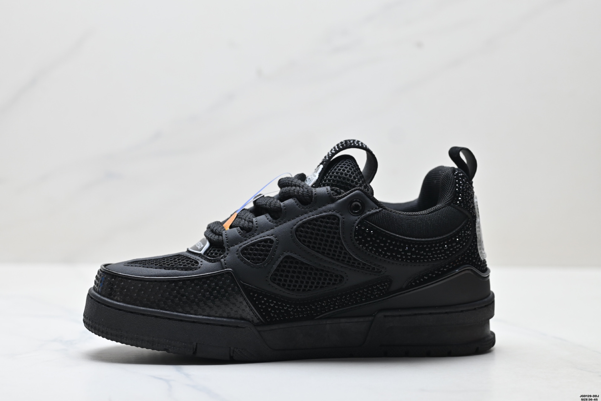 Louis Vuitton Trainer Sneaker Low - Elegancia y Comodidad en Cada Paso 4 i1759245472692 6690 0 2