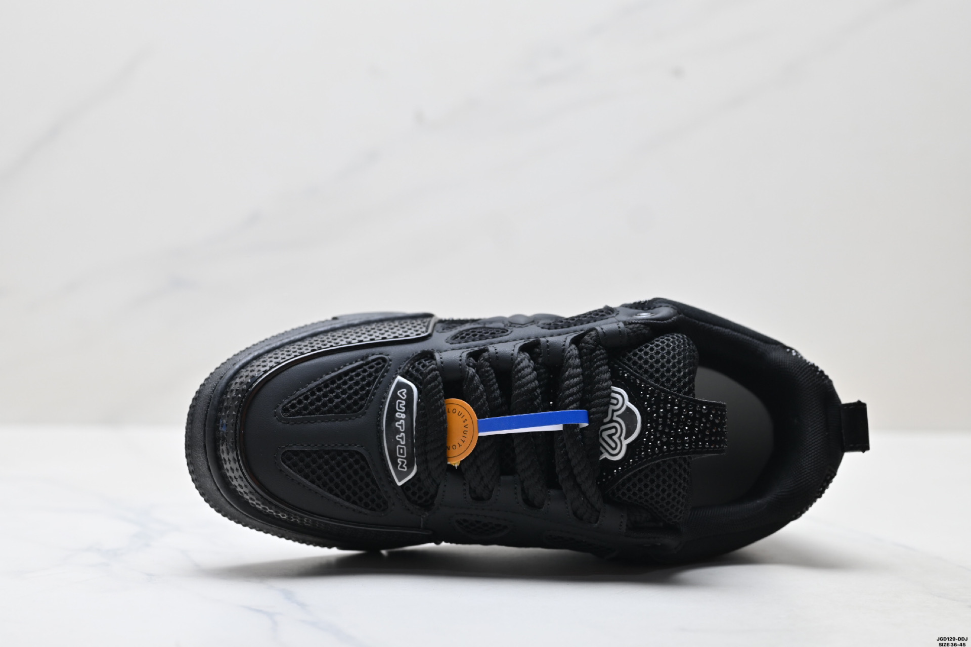 Louis Vuitton Trainer Sneaker Low - Elegancia y Comodidad en Cada Paso 3 i1759245473088 3216 0 1