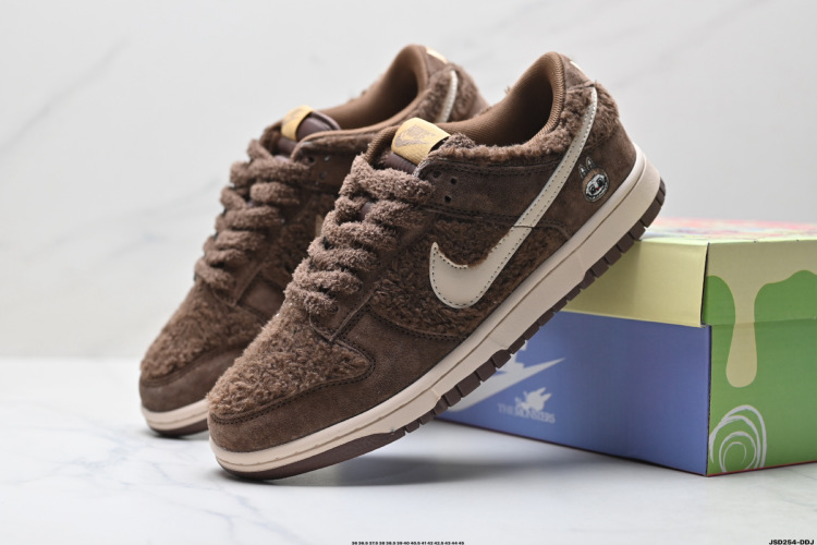Nike Dunk Low Retro 'DIY' Casual Sneakers - Brown Teddy Bear Style 1 Nike Dunk Low Retro ‘DIY’ Casual Sneakers – Brown Teddy Bear Style