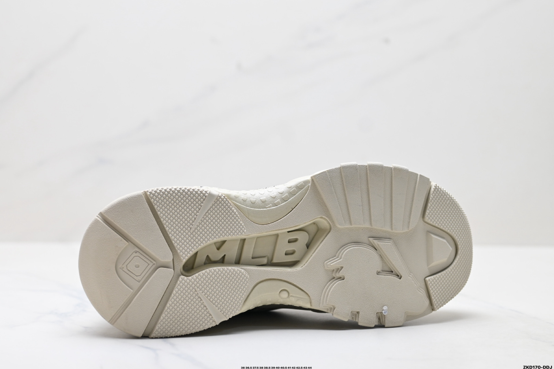 280 MLB BIGBALL CHUNKY PIXEL ‘DIY定制’ 简约时尚 百搭 包裹性保暖防滑防水减震 低帮 板鞋 32SHC101N