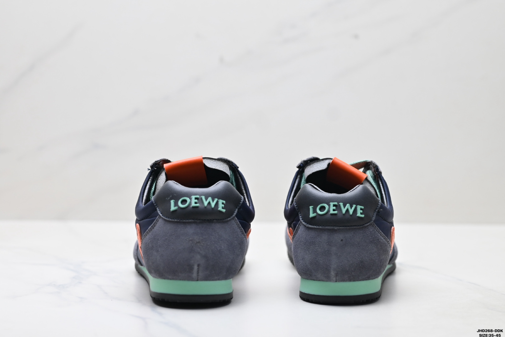 200 LOEWE罗意威 Ballet Runner 2.0小牛皮 圆头系带 低帮 生活休闲鞋