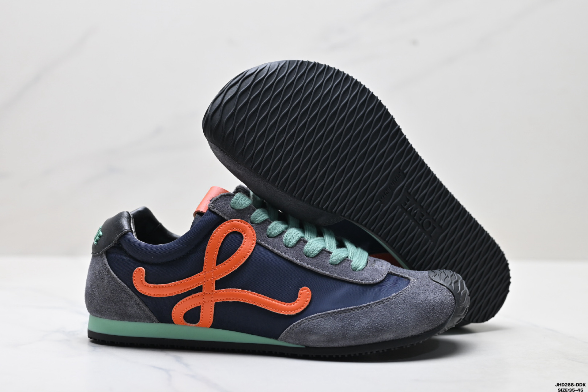 200 LOEWE罗意威 Ballet Runner 2.0小牛皮 圆头系带 低帮 生活休闲鞋