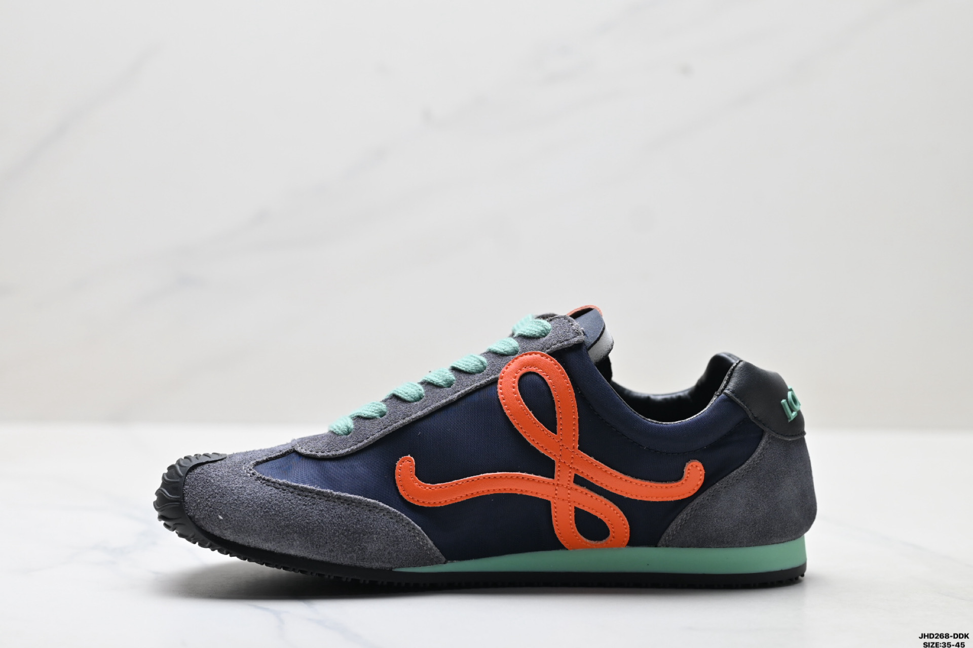 200 LOEWE罗意威 Ballet Runner 2.0小牛皮 圆头系带 低帮 生活休闲鞋