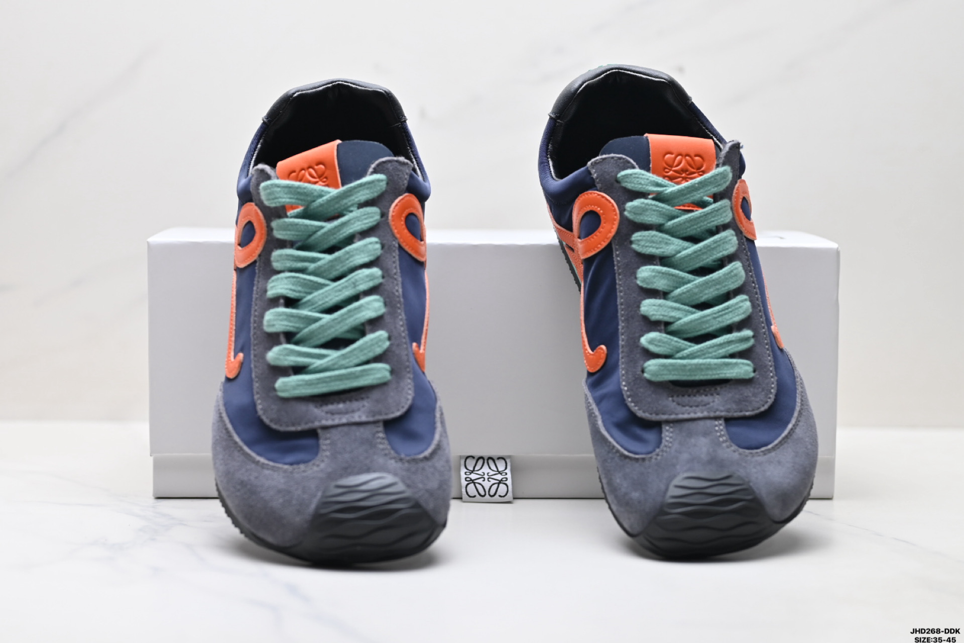 200 LOEWE罗意威 Ballet Runner 2.0小牛皮 圆头系带 低帮 生活休闲鞋