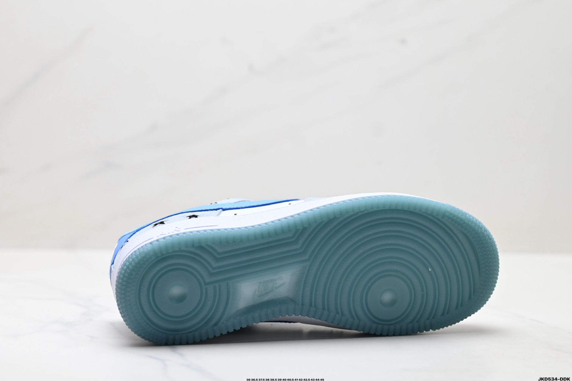 170 耐克Nike AIR FORCE 1‘07 空军一号低帮百搭休闲运动板鞋 HQ8051-400