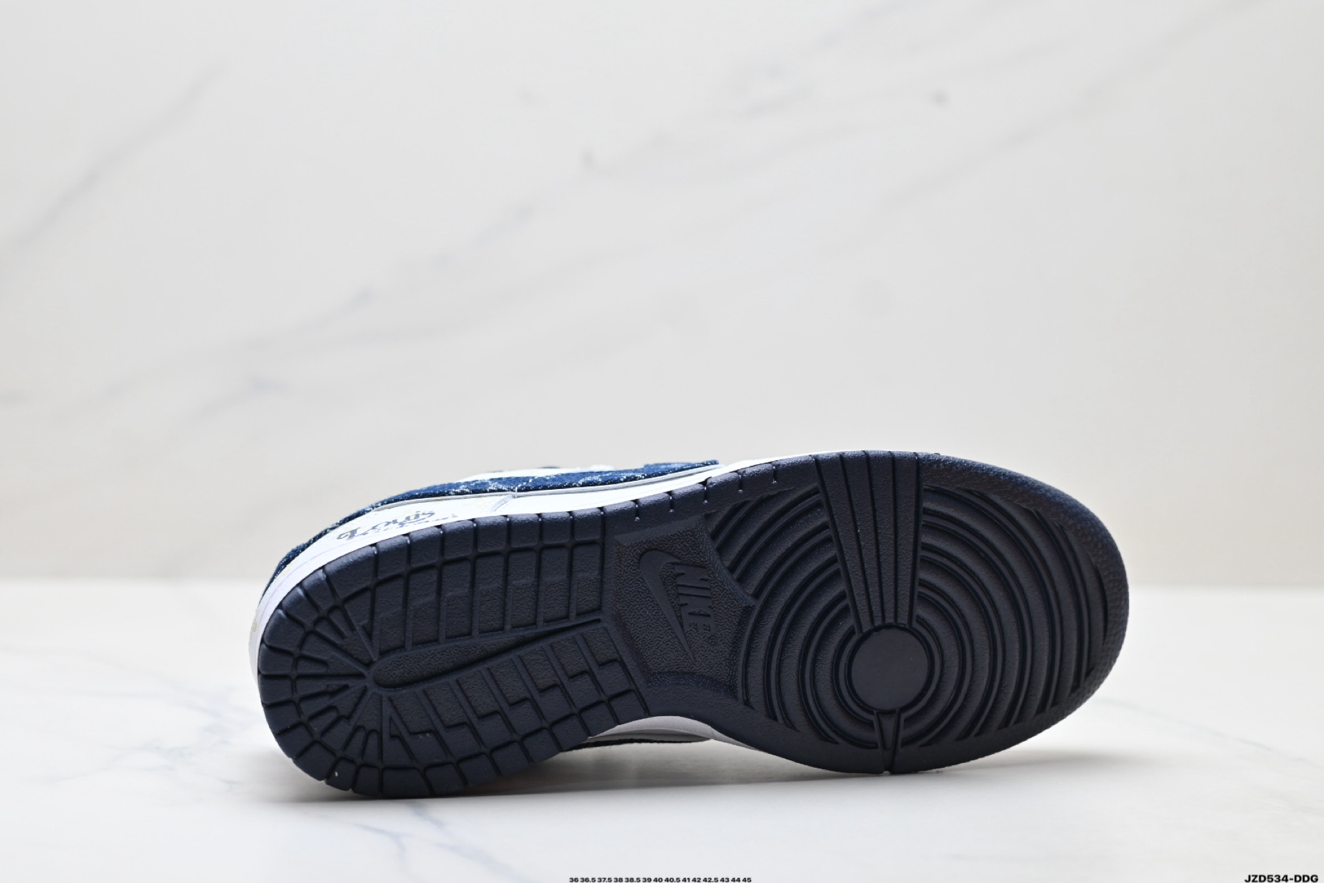 Nike Dunk Low x Louis Vuitton: Elegancia y Estilo Urbano en Cada Paso 10 i1759680017318 5257 0 8