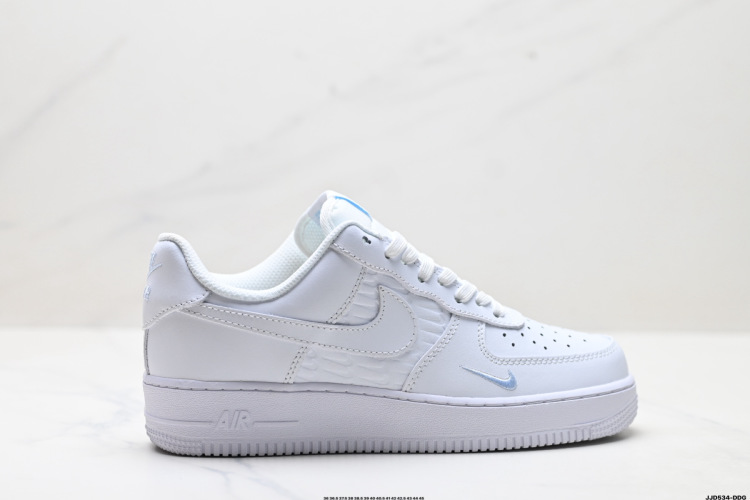 Nike Air Force 1 '07 - נעלי סניקרס יומיומיות קלאסיות לגברים ולנשים 1 Nike Air Force 1 ’07 – נעלי סניקרס יומיומיות קלאסיות לגברים ולנשים