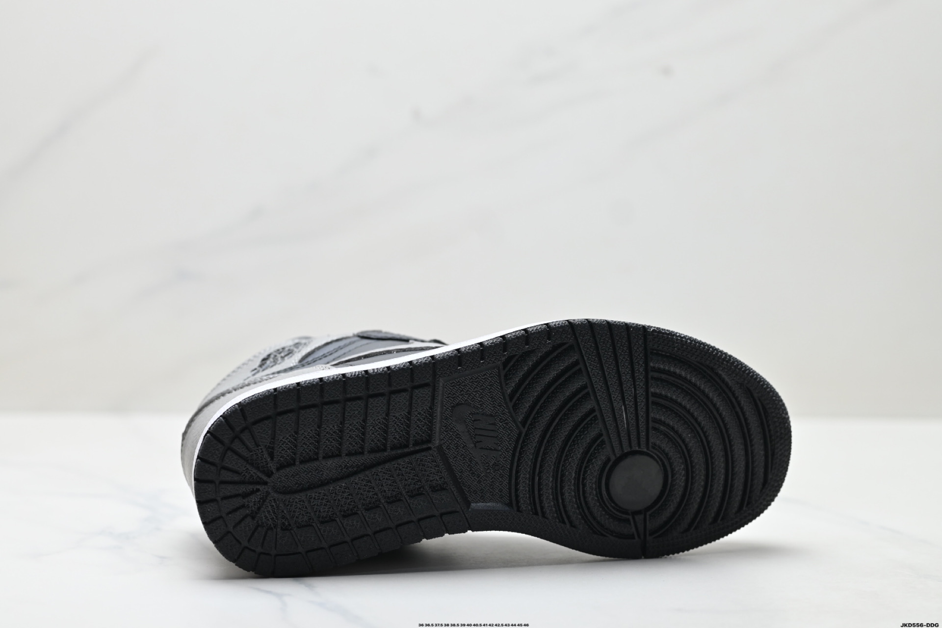 Nike Air Jordan 1 Retro High: Estilo Clásico y Rendimiento Superior 10 i1759680196076 645 0 8