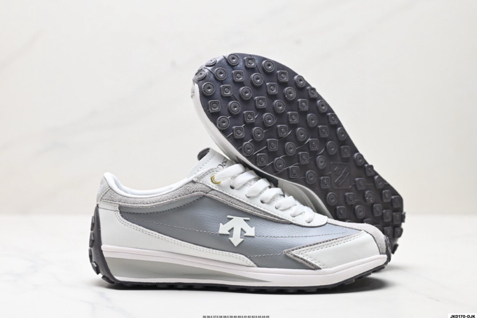 🈴💰170
公司级✅迪桑特DESCENTE CHRON RACER 舒适百搭 防滑耐磨 低帮 生活休闲鞋
货号:D5131LSN14
尺码:36 36.5 37.5 38 38.5 39 40 40.5 41 42 42.5 43 44 45
ID:JKD170-DJK
