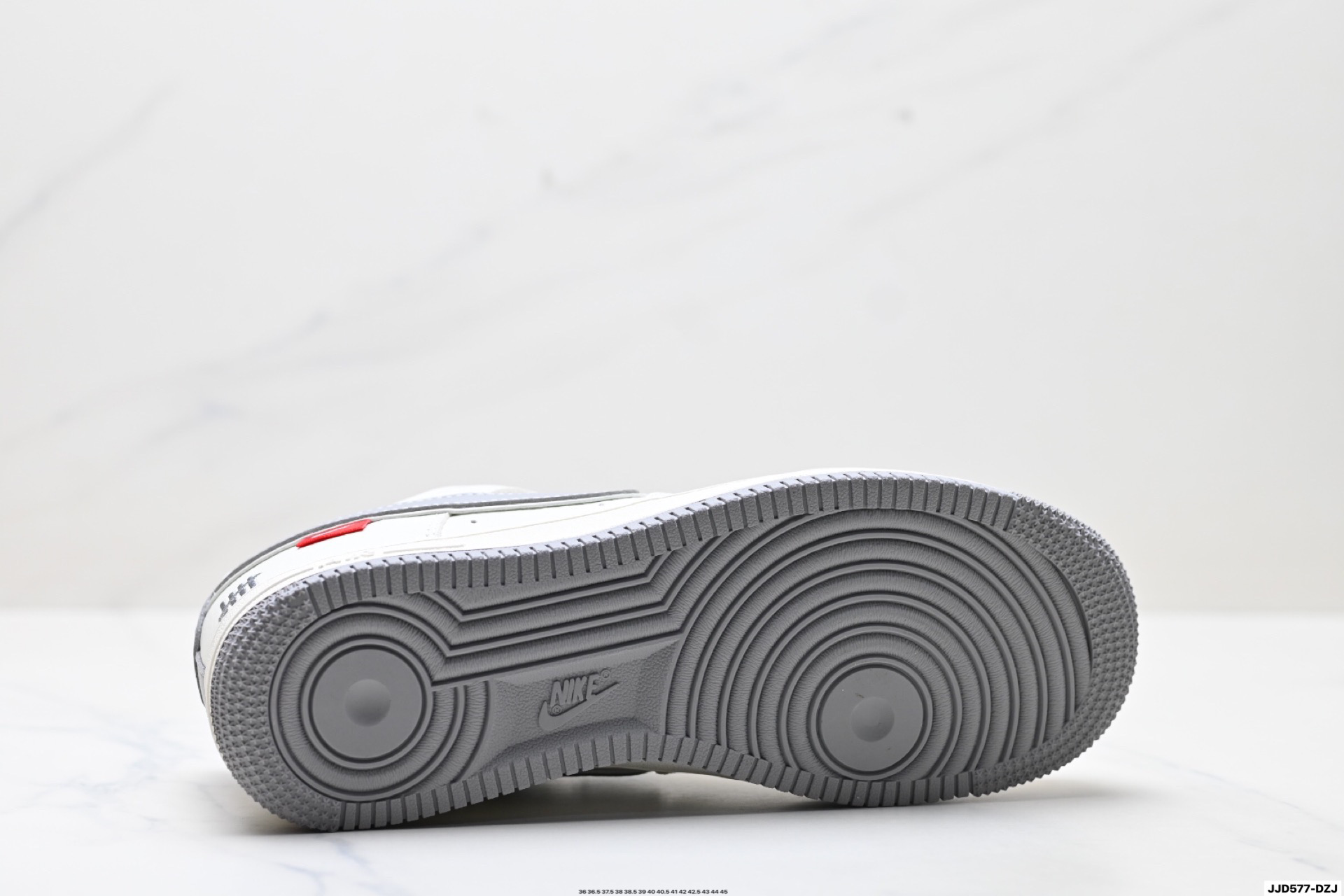 Nike Air Force 1 '07: Elegancia Clásica con un Toque Moderno y Comodidad Duradera 10 i1760977594495 4398 0 8