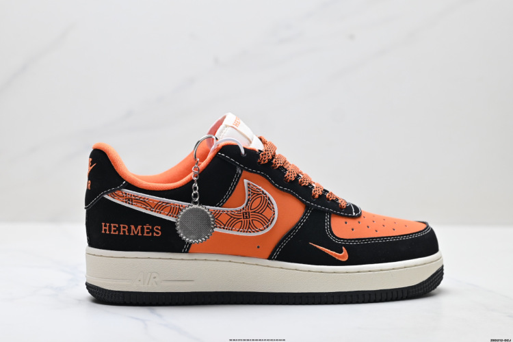 Nike Air Force 1 '07 Hermes כתום שחור - נוחות וסגנון אייקוני 7 Nike Air Force 1 ’07 Hermes כתום שחור – נוחות וסגנון אייקוני