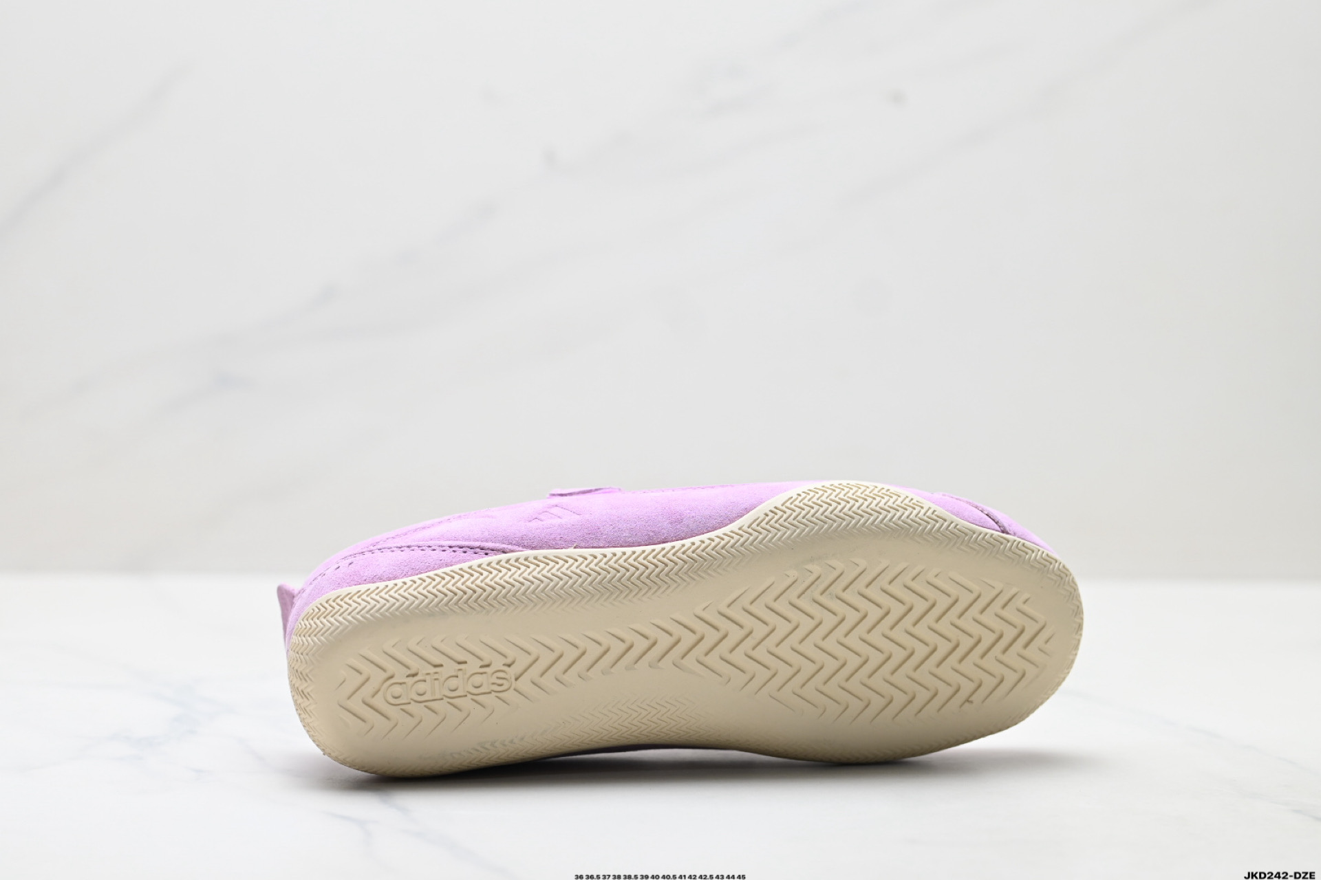 💰180
公司级✅ADIDAS 皮革 FOS URBAN REVERIE 舒适百搭 耐磨低帮 阿迪达斯 生活休闲鞋
货号:KJ4035
尺码:36 36.5 37 38 38.5 39 40 40.5 41 42 42.5 43 44 45
ID:JKD242-DZE