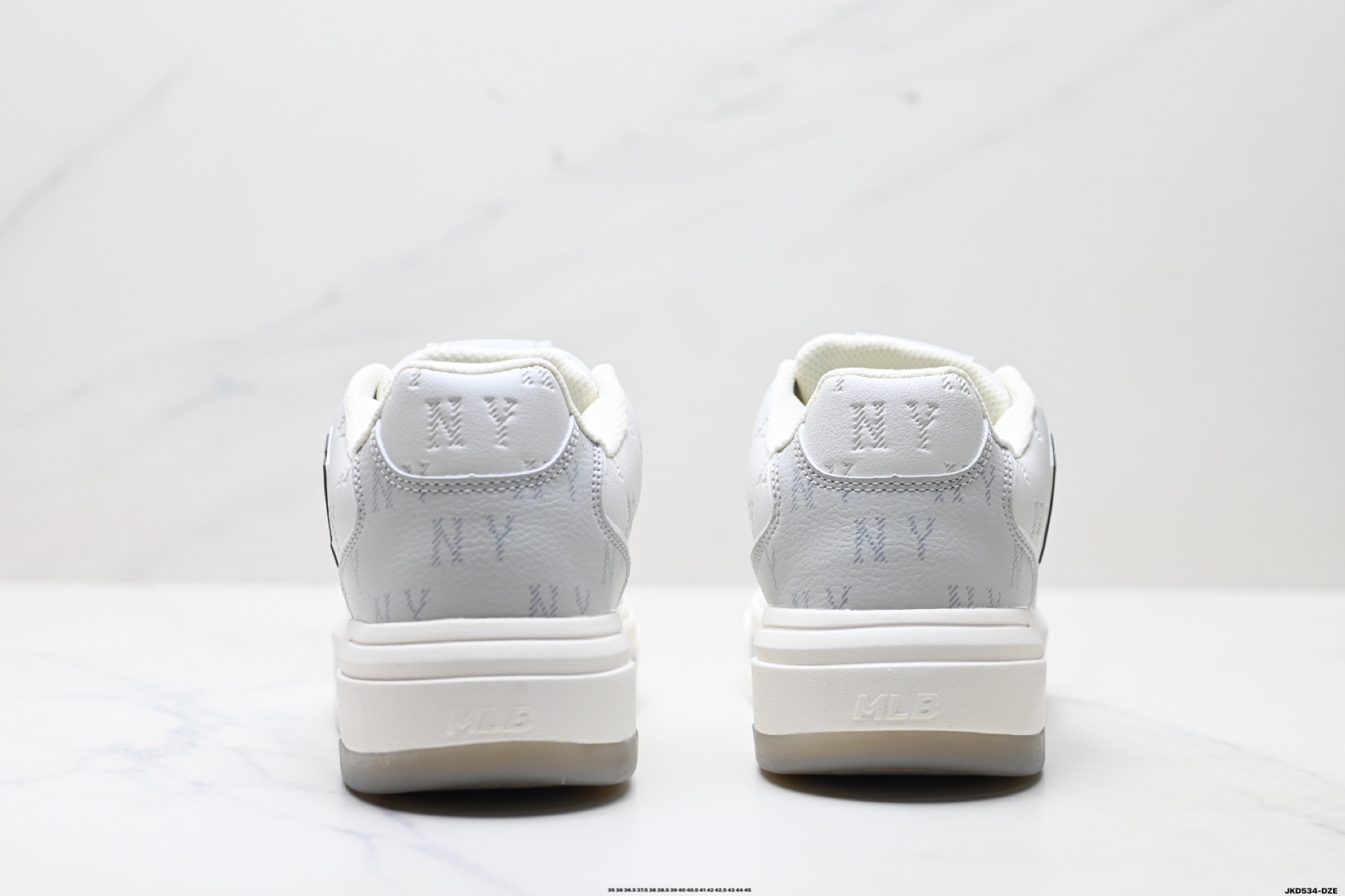 💰180
公司级✅MLB 纽约洋基队 CHUNKY LINER EMBO MONOGRAM 印刻老花 时尚舒适 休闲运动 防滑耐磨增高 低帮 板鞋
货号:3ASXMO36N
尺码:35 36 36.5 37.5 38 38.5 39 40 40.5 41 42 42.5 43 44 45
ID:JKD534-DZE