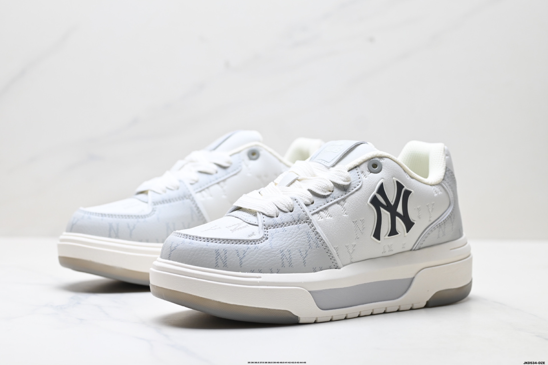 💰180
公司级✅MLB 纽约洋基队 CHUNKY LINER EMBO MONOGRAM 印刻老花 时尚舒适 休闲运动 防滑耐磨增高 低帮 板鞋
货号:3ASXMO36N
尺码:35 36 36.5 37.5 38 38.5 39 40 40.5 41 42 42.5 43 44 45
ID:JKD534-DZE