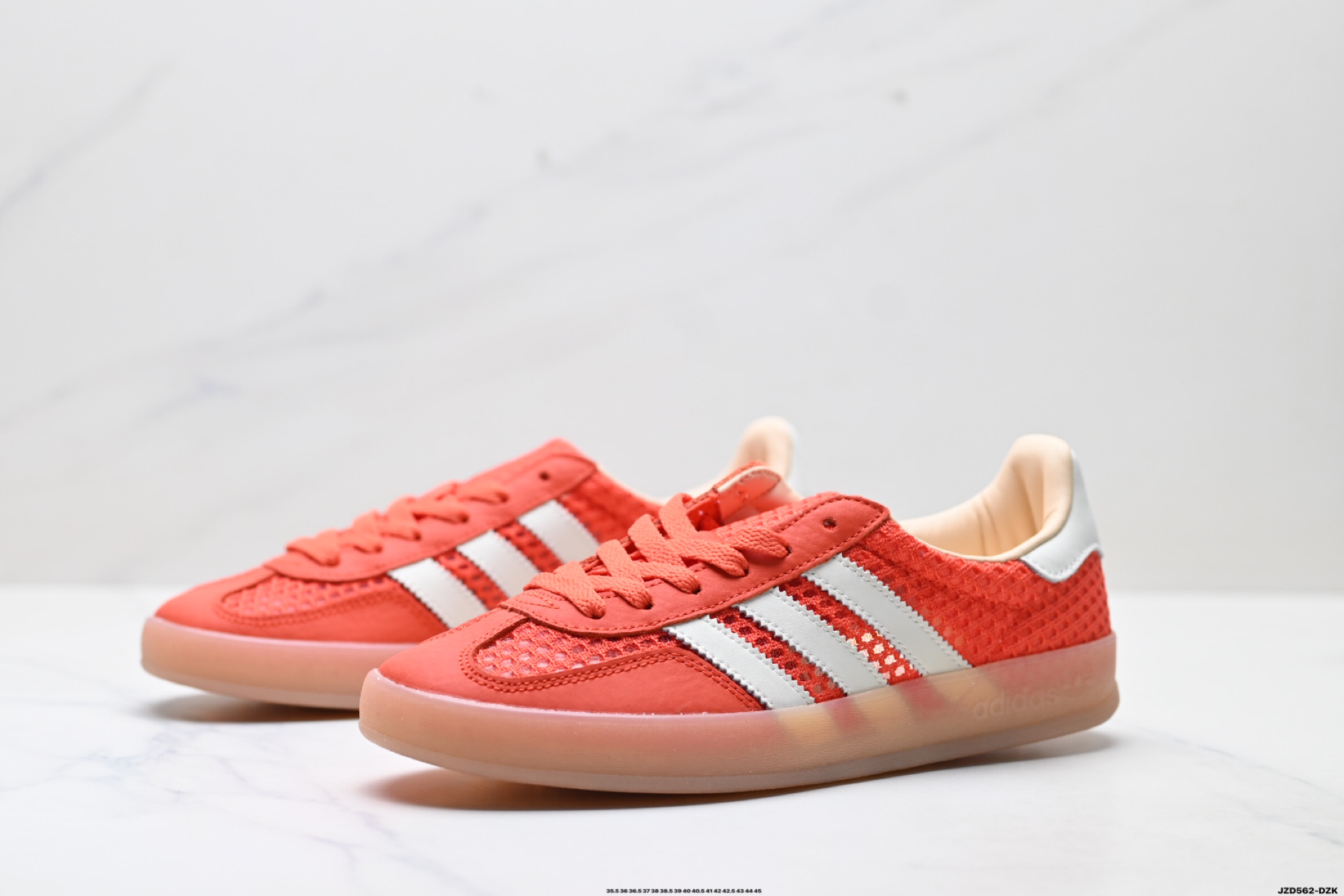 💰160
公司级✅Adidas Originals Gazelle INdoor 三叶草休闲防滑耐磨低帮板鞋
鞋头出色设计 塑就出众贴合感
稳固的后跟贴合足部曲线设计
软弹舒适 不易磨脚
橡胶鞋底配合防滑纹路设计 平稳抓地
官方货号:JS0713
尺码:35.5 36 36.5 37 38 38.5 39 40 40.5 41 42 42.5 43 44 45
ID:JZD562-DZK