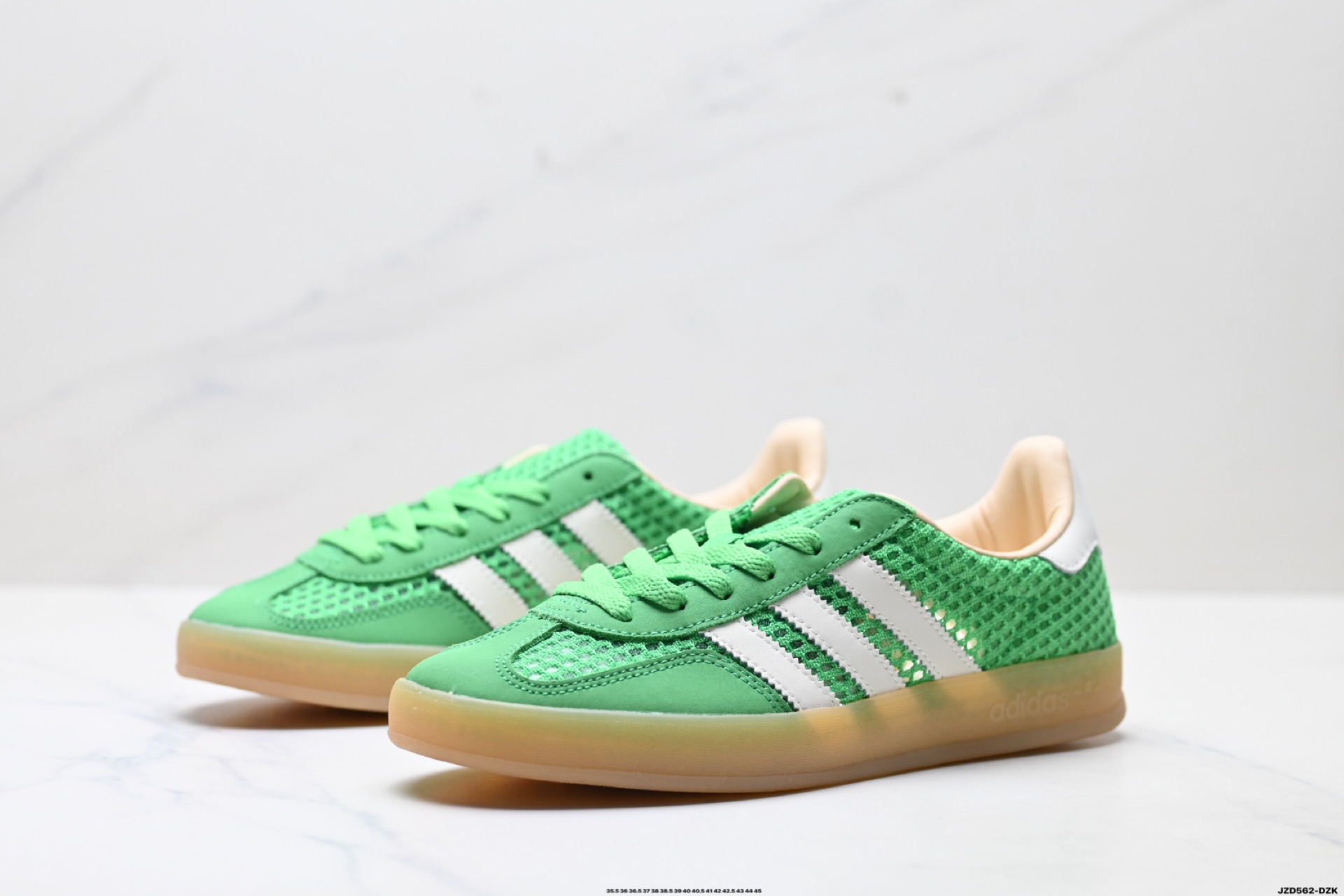 💰160
公司级✅Adidas Originals Gazelle INdoor 三叶草休闲防滑耐磨低帮板鞋
鞋头出色设计 塑就出众贴合感
稳固的后跟贴合足部曲线设计
软弹舒适 不易磨脚
橡胶鞋底配合防滑纹路设计 平稳抓地
官方货号:JS0713
尺码:35.5 36 36.5 37 38 38.5 39 40 40.5 41 42 42.5 43 44 45
ID:JZD562-DZK