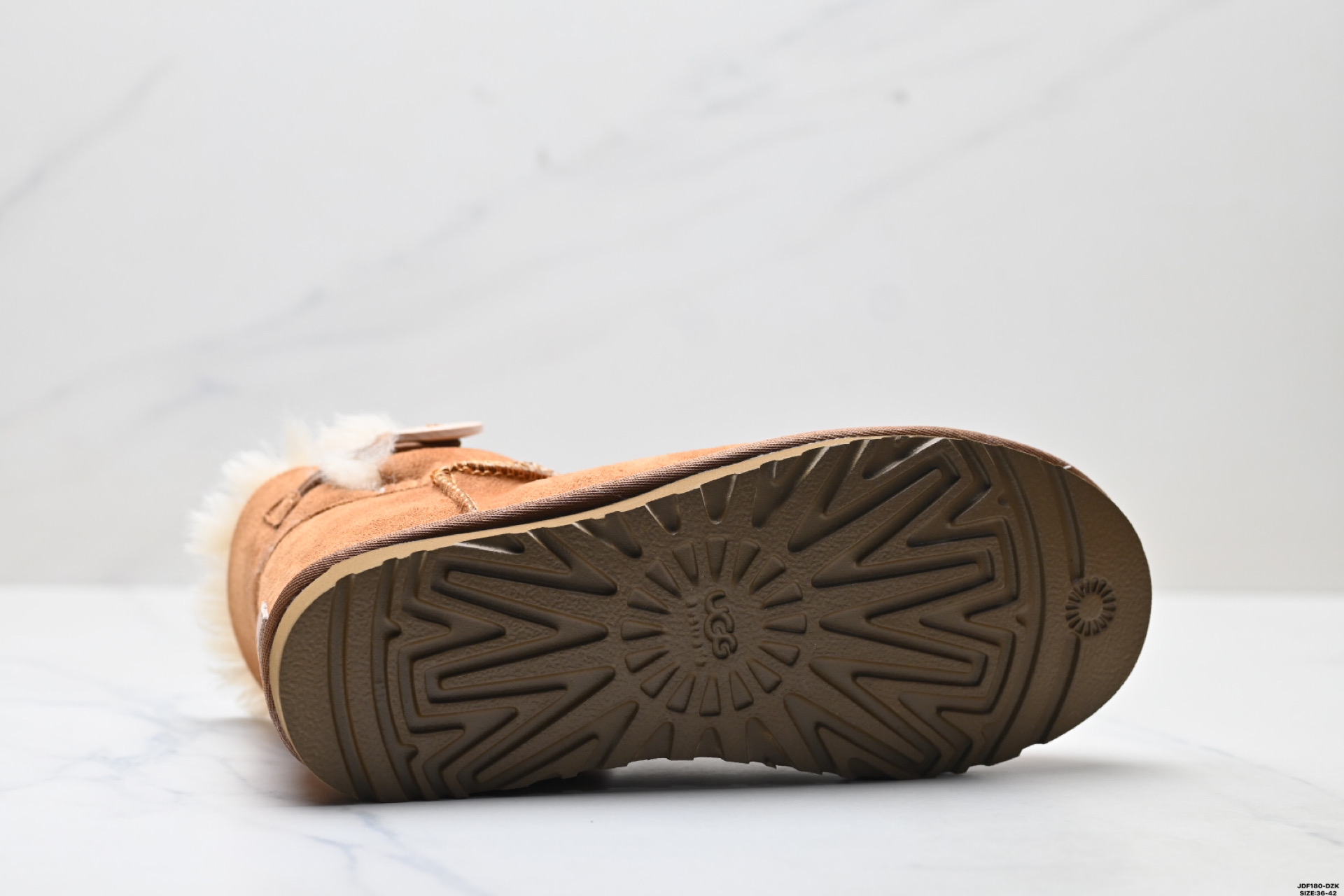 UGG Mini Bailey Button II Botas Cortas de Invierno para Mujer - Clásico y Cálido 10 i1761236643908 2917 0 8