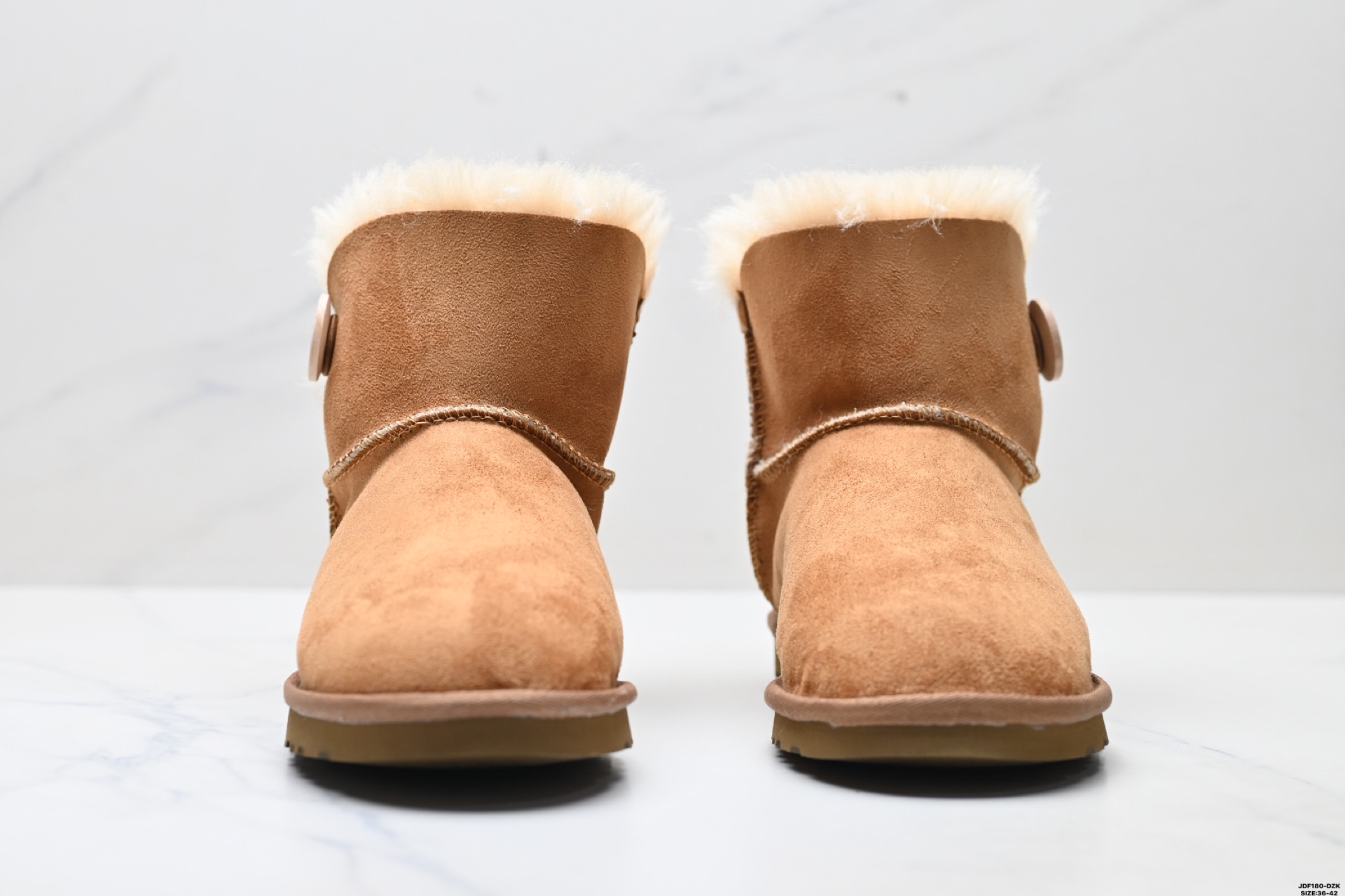 UGG Mini Bailey Button II Botas Cortas de Invierno para Mujer - Clásico y Cálido 8 i1761236643908 8702 0 6