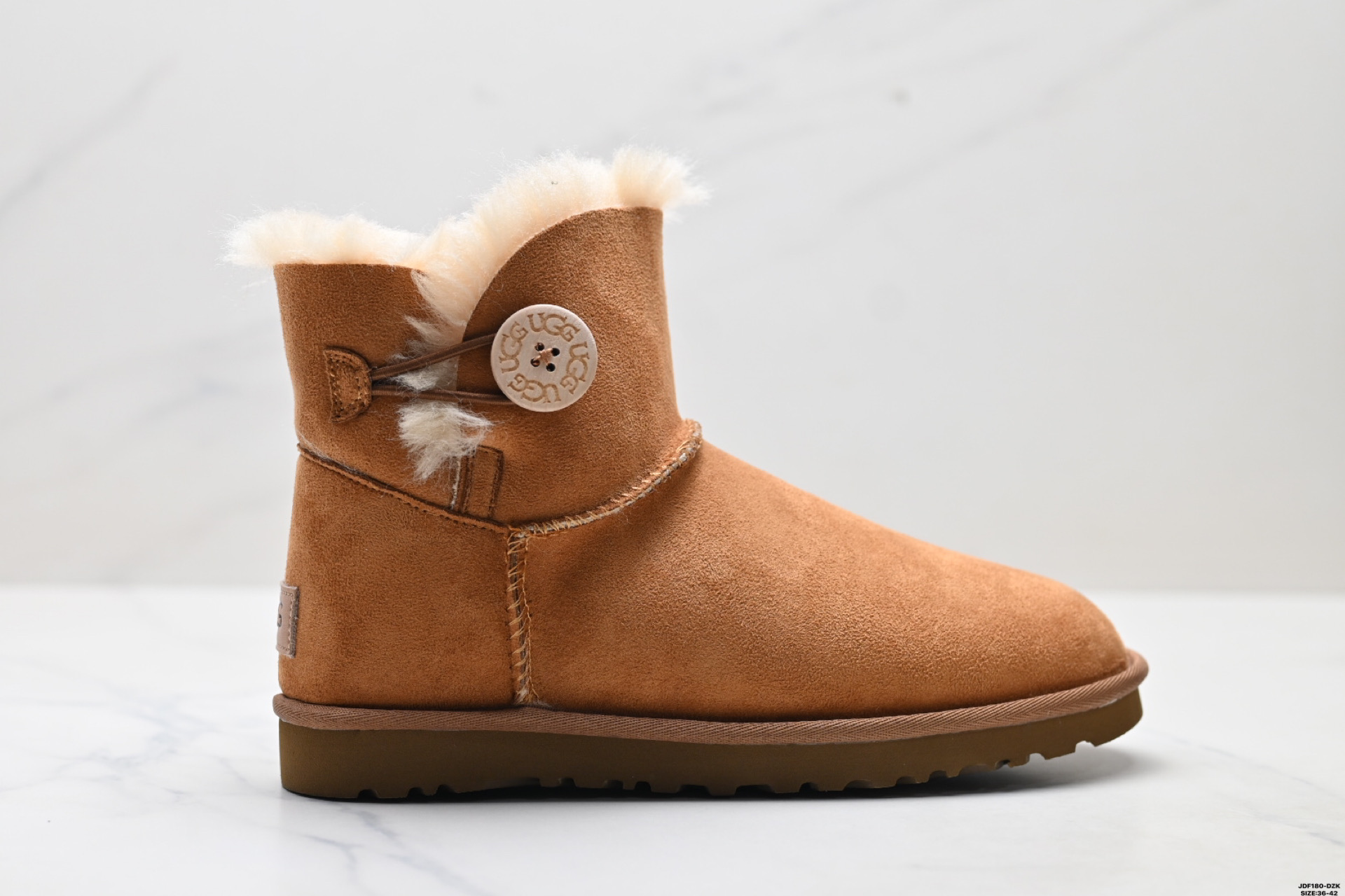 UGG Mini Bailey Button II Botas Cortas de Invierno para Mujer – Clásico y Cálido