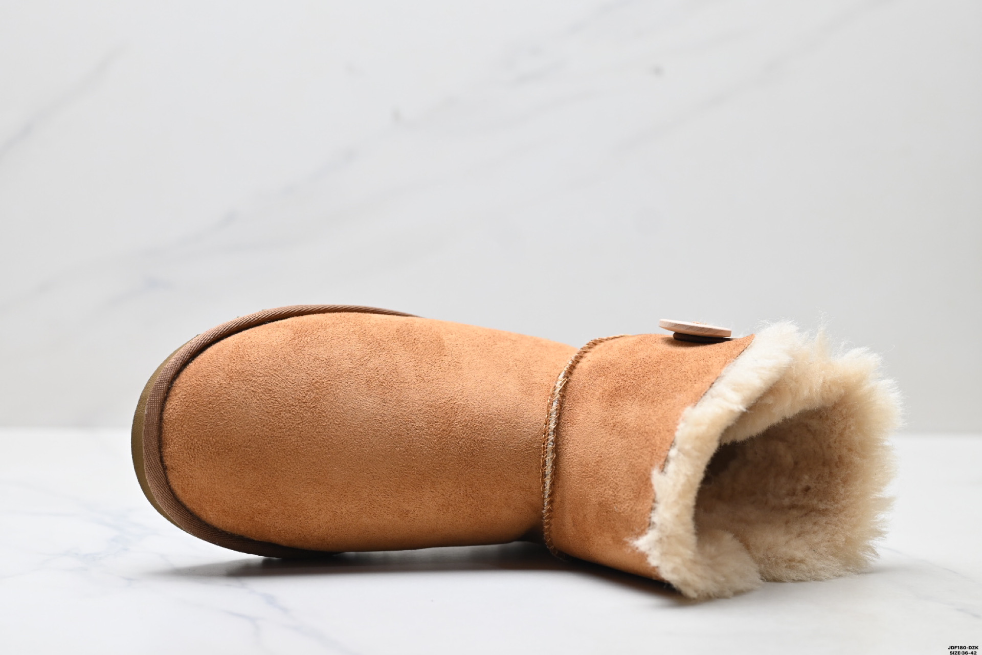 UGG Mini Bailey Button II Botas Cortas de Invierno para Mujer - Clásico y Cálido 3 i1761236644991 132 0 1