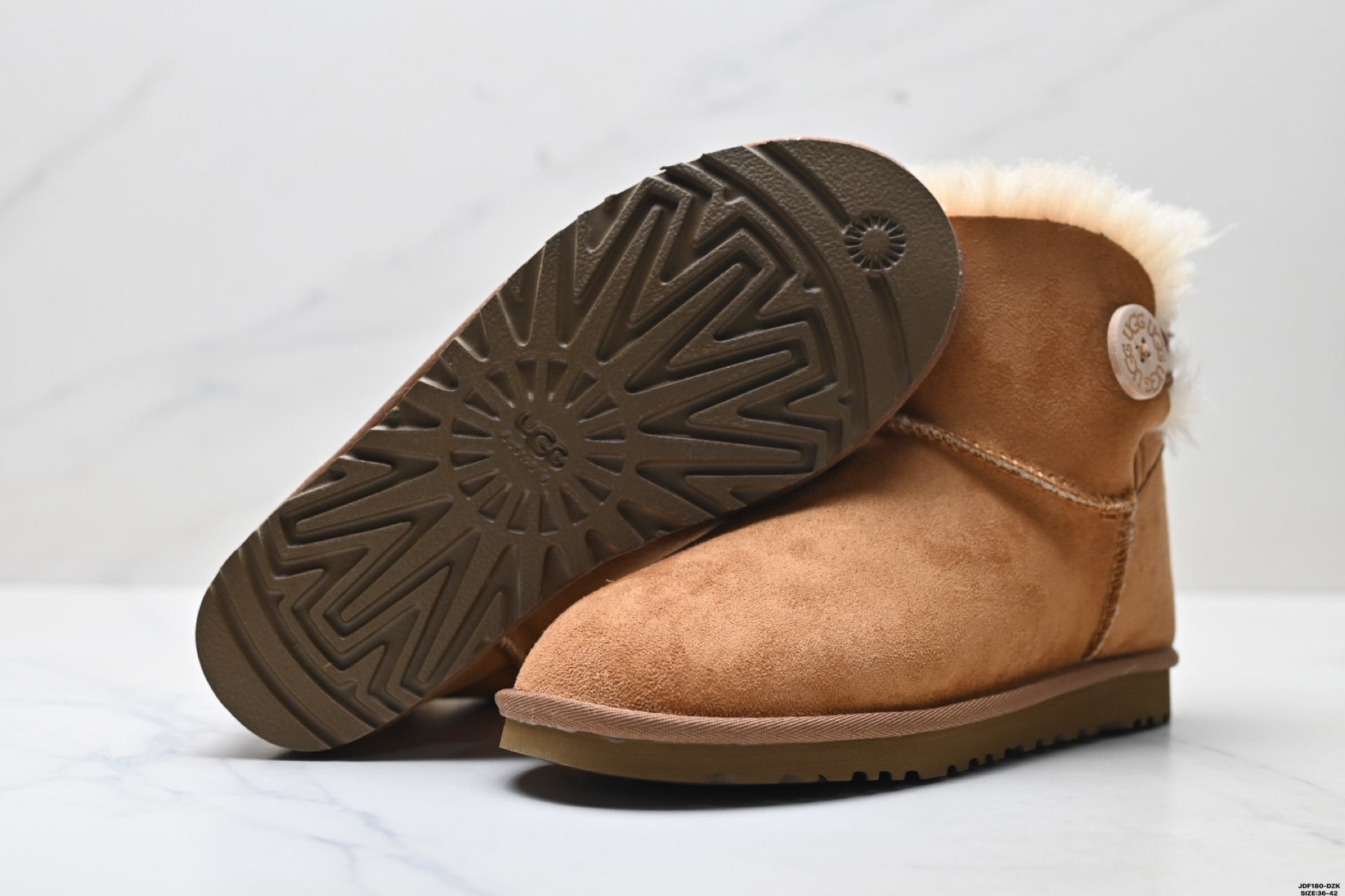 UGG Mini Bailey Button II Botas Cortas de Invierno para Mujer - Clásico y Cálido 9 i1761236644992 3416 0 7