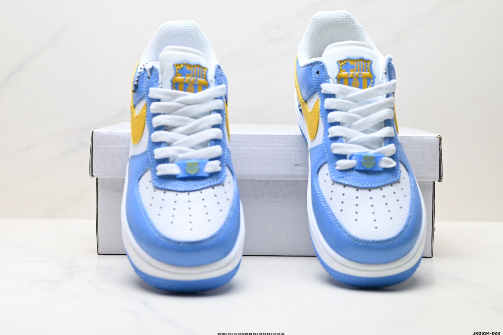 💰180
公司级✅耐克Nike AIR FORCE 1’07空军一号低帮百搭休闲运动板鞋。柔软、弹性十足的缓震性能和出色的中底设计，横跨复古与现代的外型结合，造就出风靡全球三十多年的Force 1。
货号:IM0583-400
尺码:36 36.5 37.5 38 38.5 39 40 40.5 41 42 42.5 43 44 45
ID:JKD534-DZK