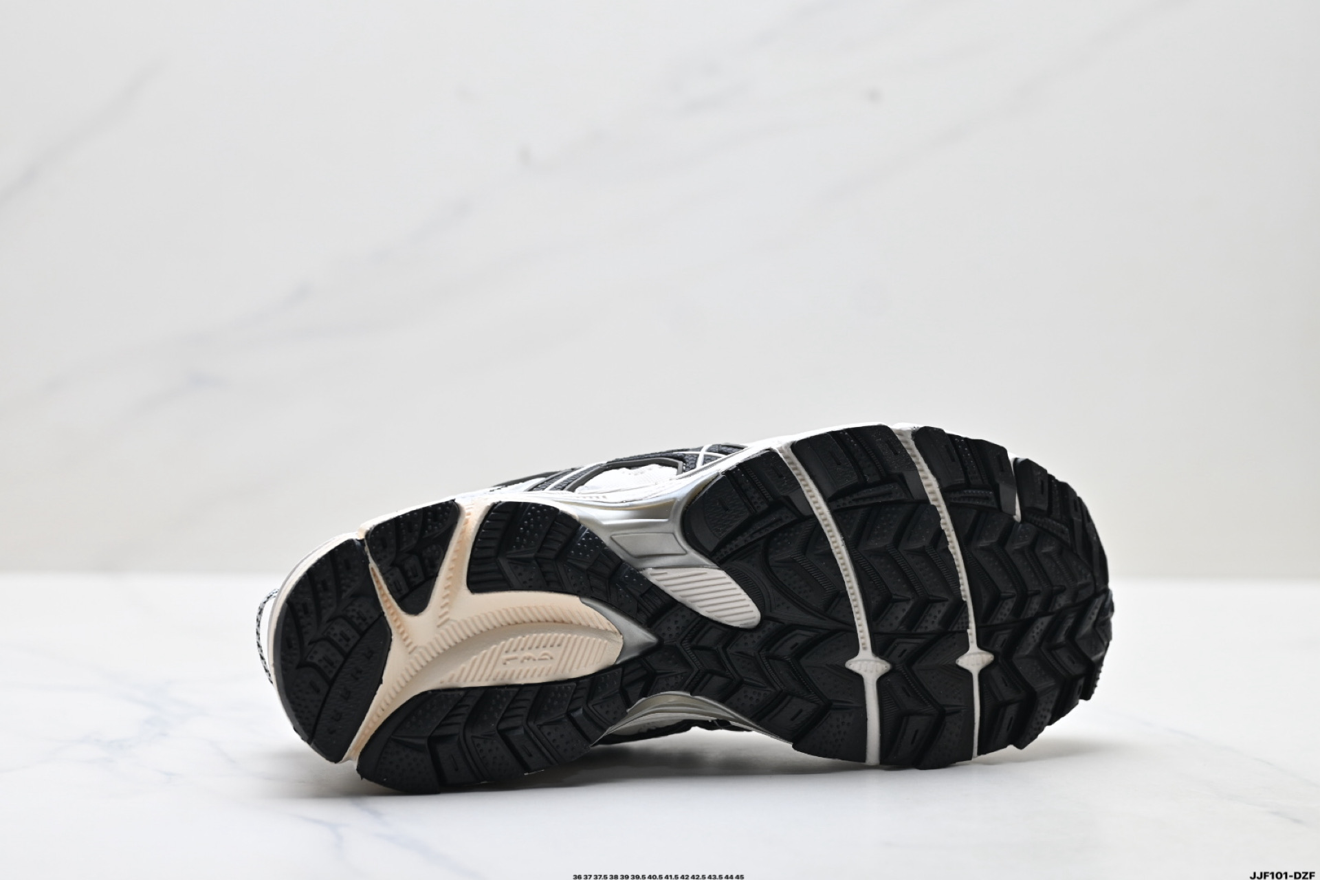 💰155
真标✅Asics Gel-Kahana 8 FL 亚瑟士经典户外跑鞋如今机能风和户外风吹得正劲 这款Gel-Kahana 8便是主打Urban Outdoor机能越野风格 城市和户外场景都能轻松应对
货号:1012B892-101
Size:36 37 37.5 38 39 39.5 40 40.5 41.5 42 42.5 43.5 44 45
ID:JJF101-DZF